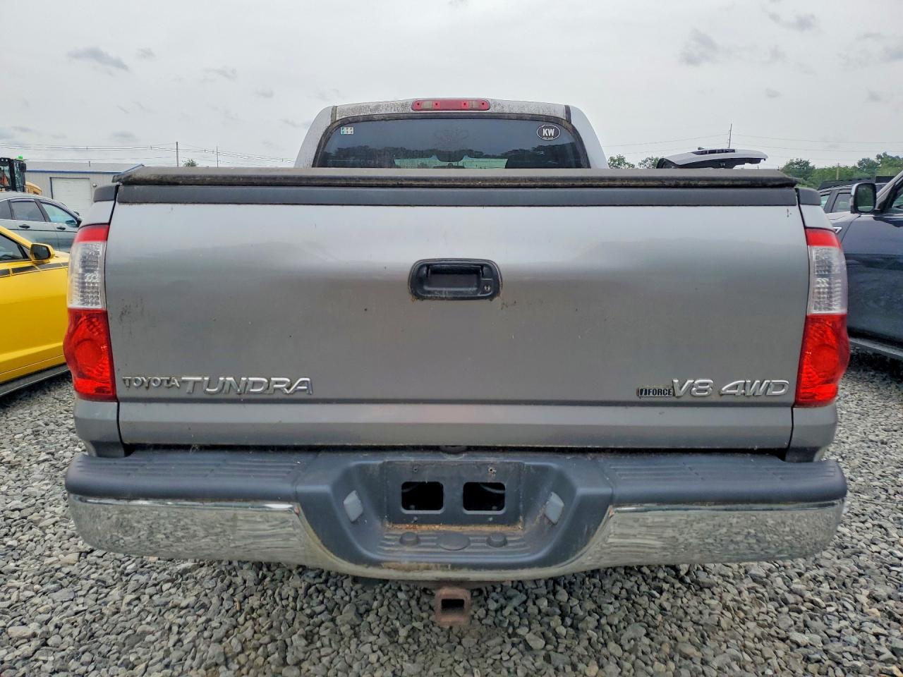2004 Toyota Tundra Sr5 Silver vin: 5TBDT44124S448982
