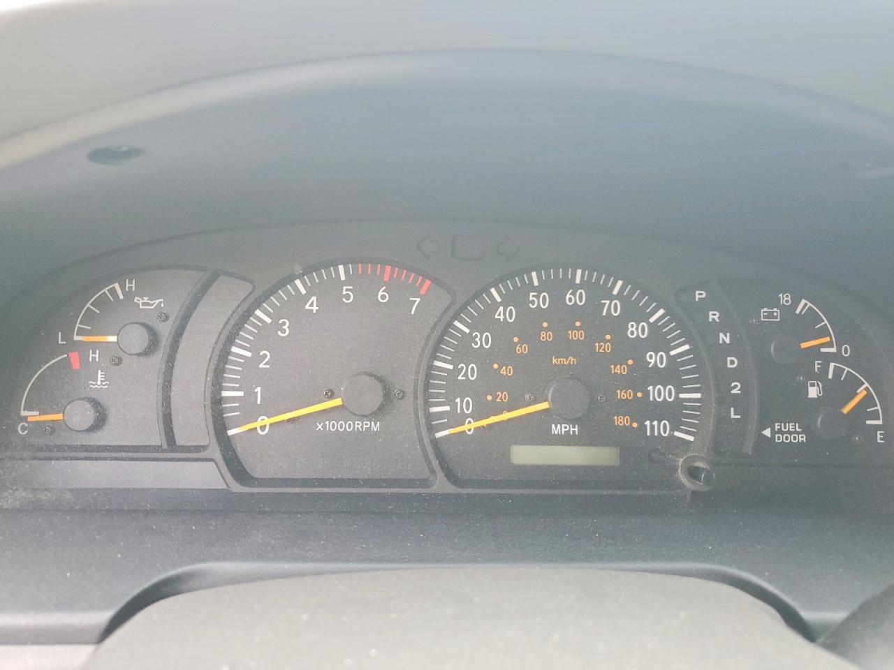 2004 Toyota Tundra Sr5 Silver vin: 5TBDT44124S448982