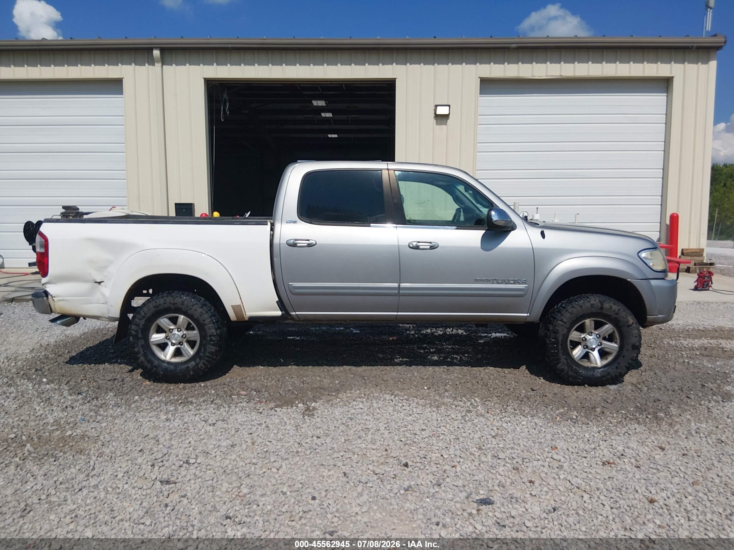 2004 Toyota Tundra Sr5 V8 Gray vin: 5TBDT44124S453678