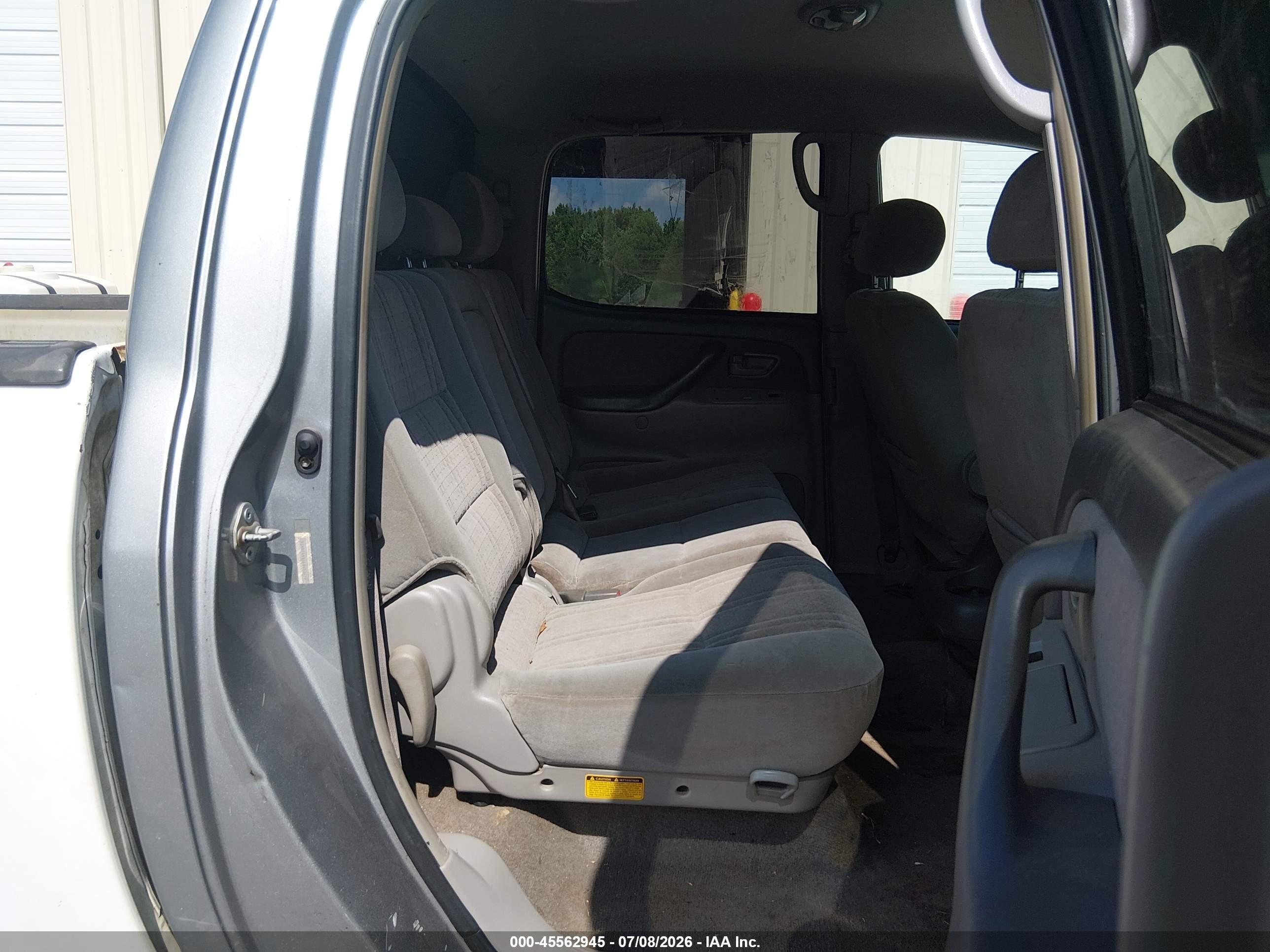 2004 Toyota Tundra Sr5 V8 Gray vin: 5TBDT44124S453678