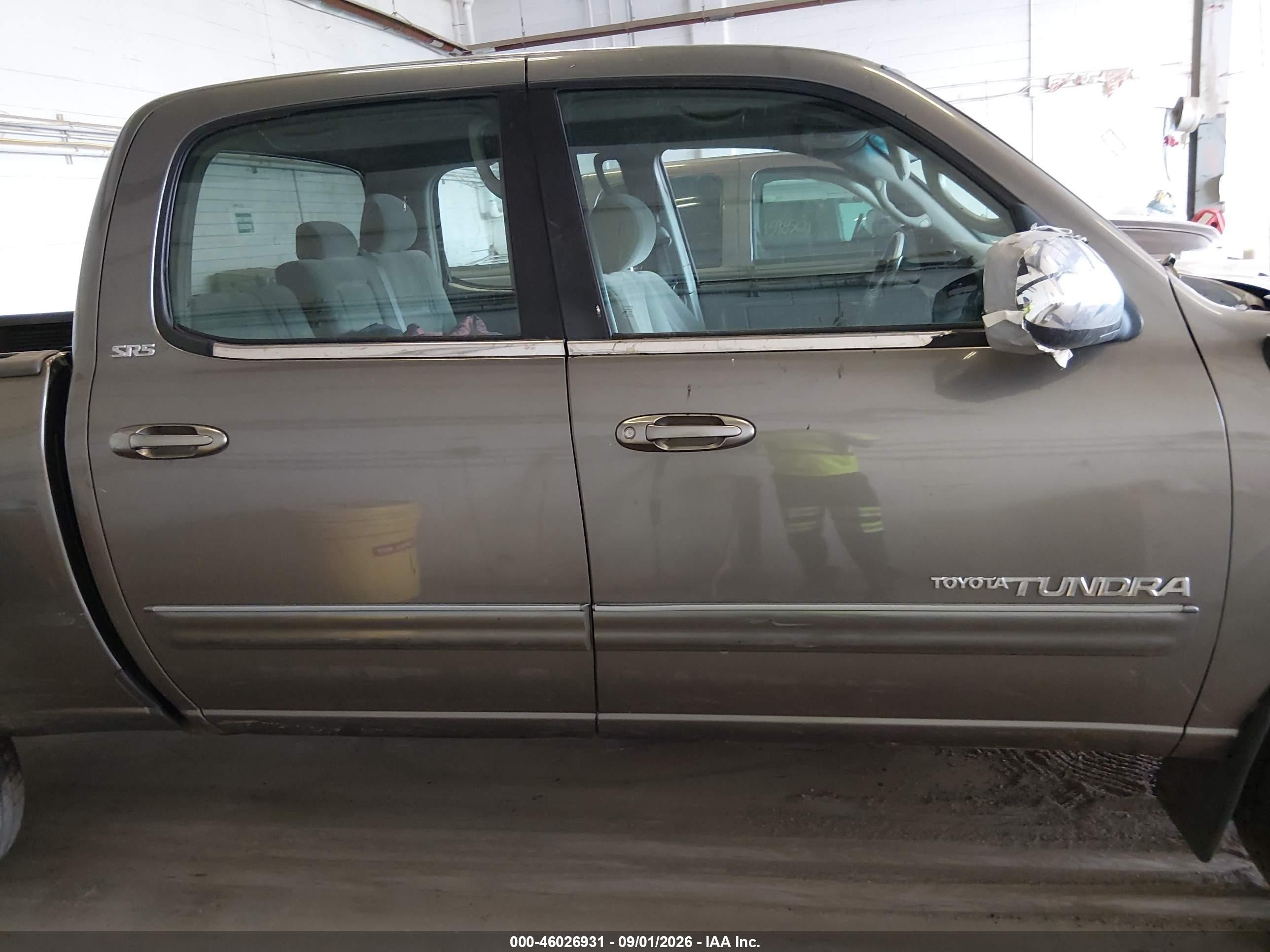 2004 Toyota Tundra Sr5 V8 Gray vin: 5TBDT44124S465488