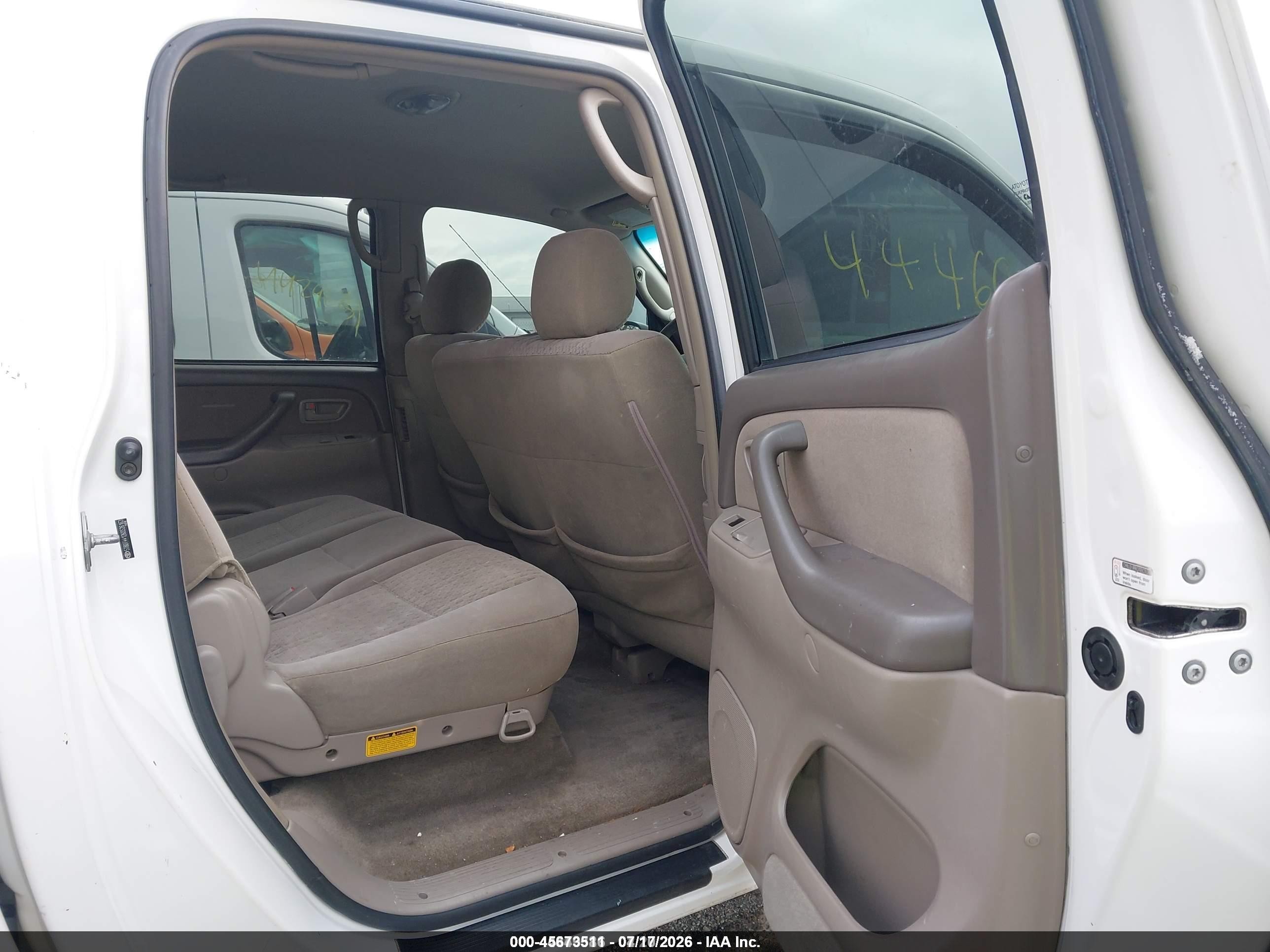 2006 Toyota Tundra Sr5 V8 White vin: 5TBDT44126S526163