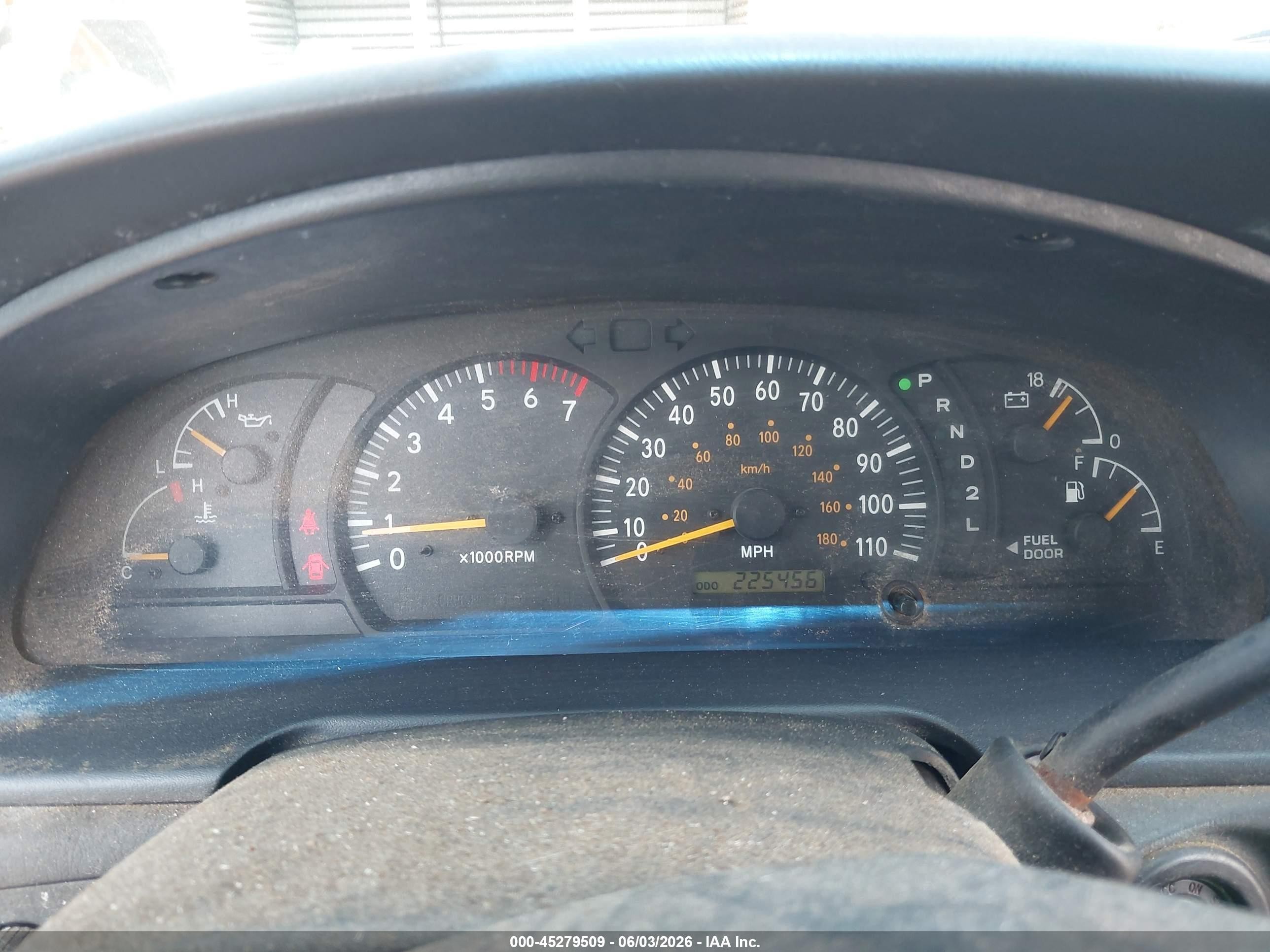 2004 Toyota Tundra Sr5 V8 White vin: 5TBDT44134S459599