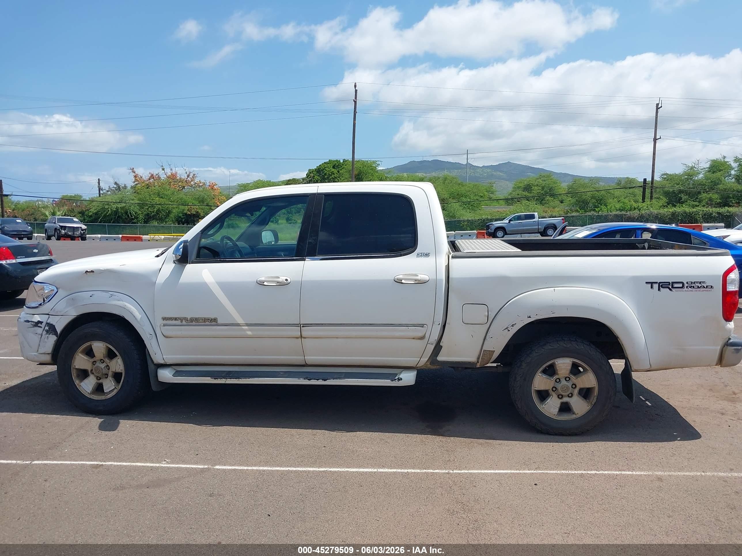 2004 Toyota Tundra Sr5 V8 White vin: 5TBDT44134S459599