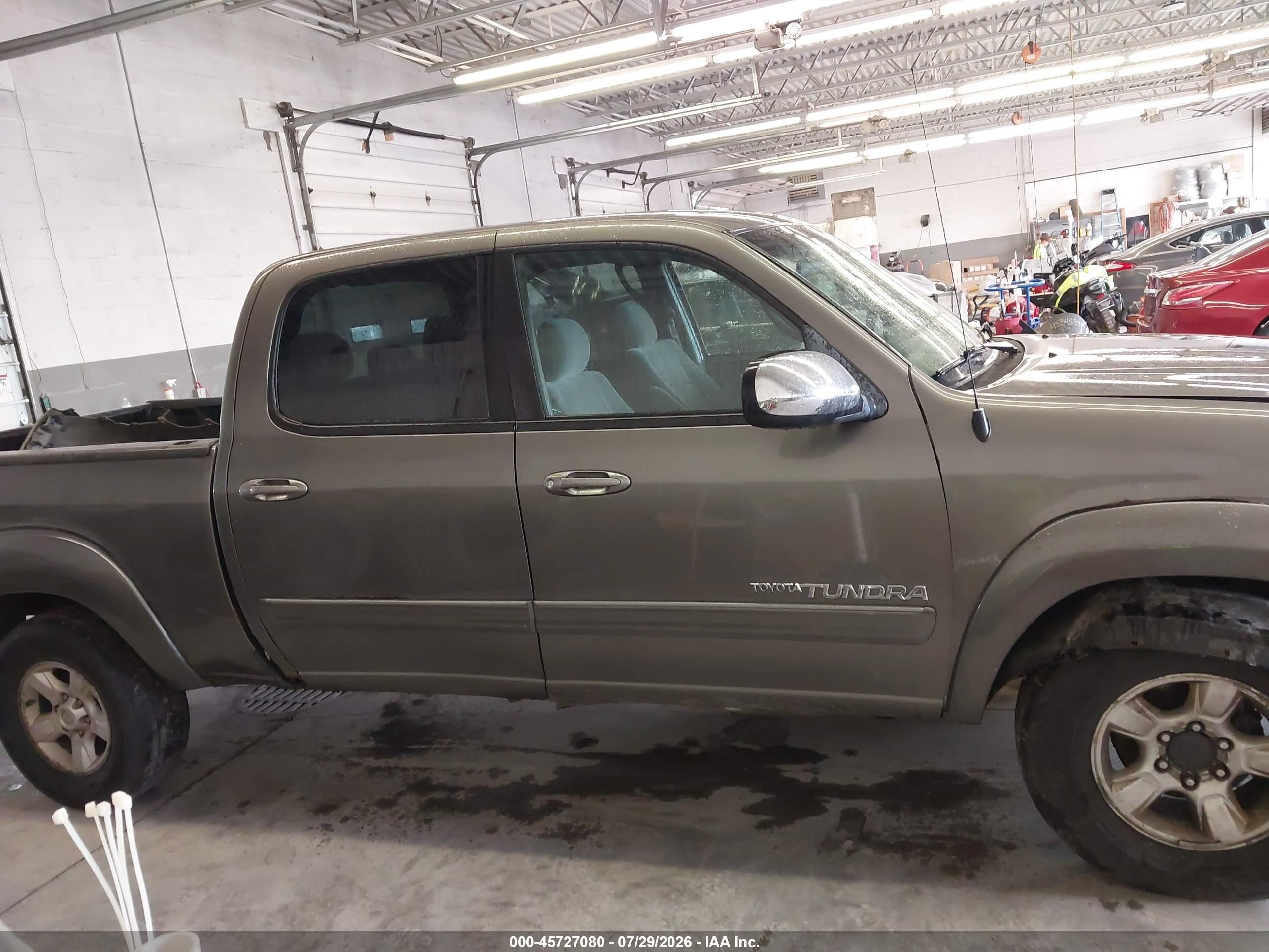 2005 Toyota Tundra Sr5 V8 Brown vin: 5TBDT44135S481085