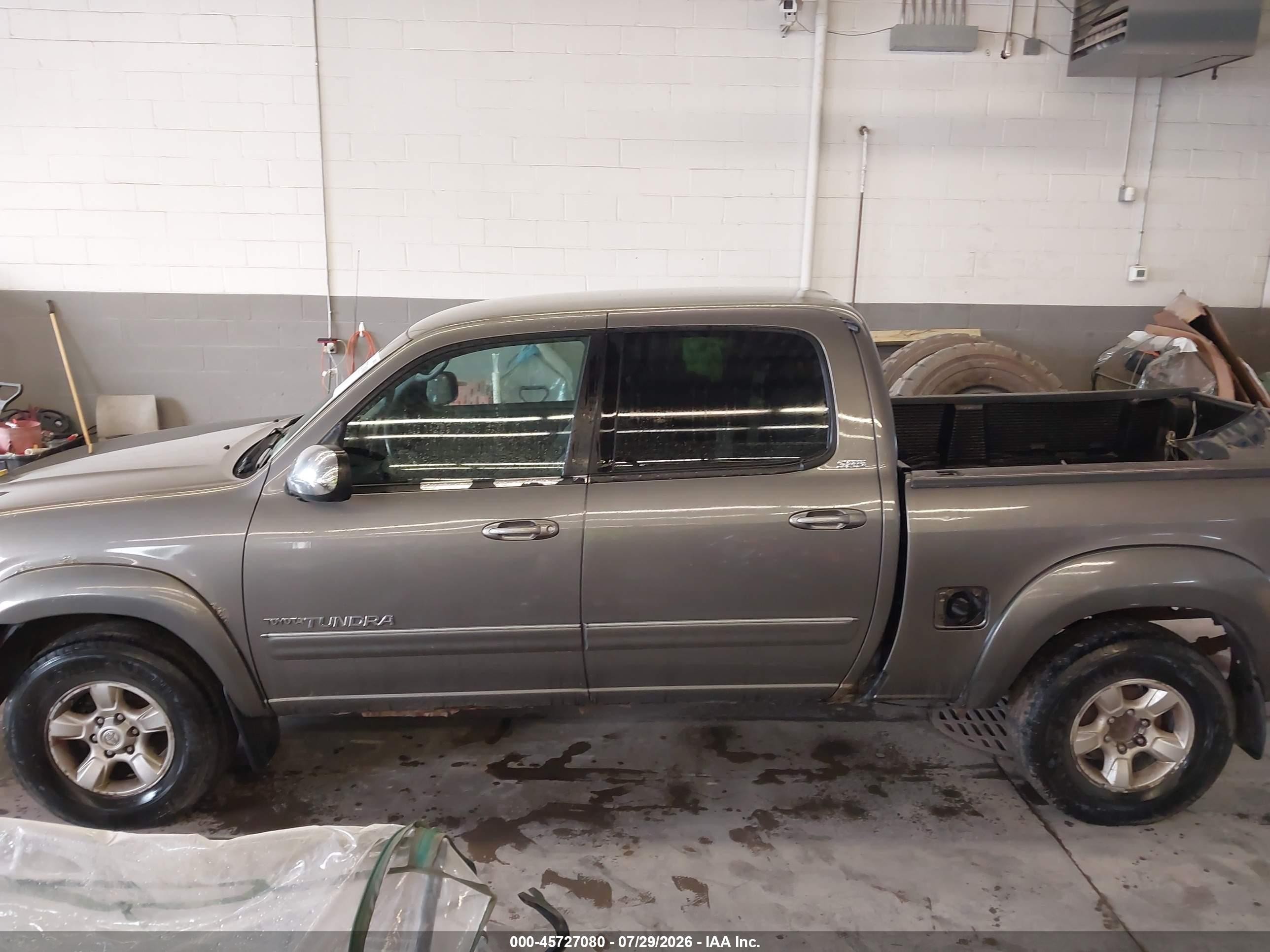 2005 Toyota Tundra Sr5 V8 Brown vin: 5TBDT44135S481085