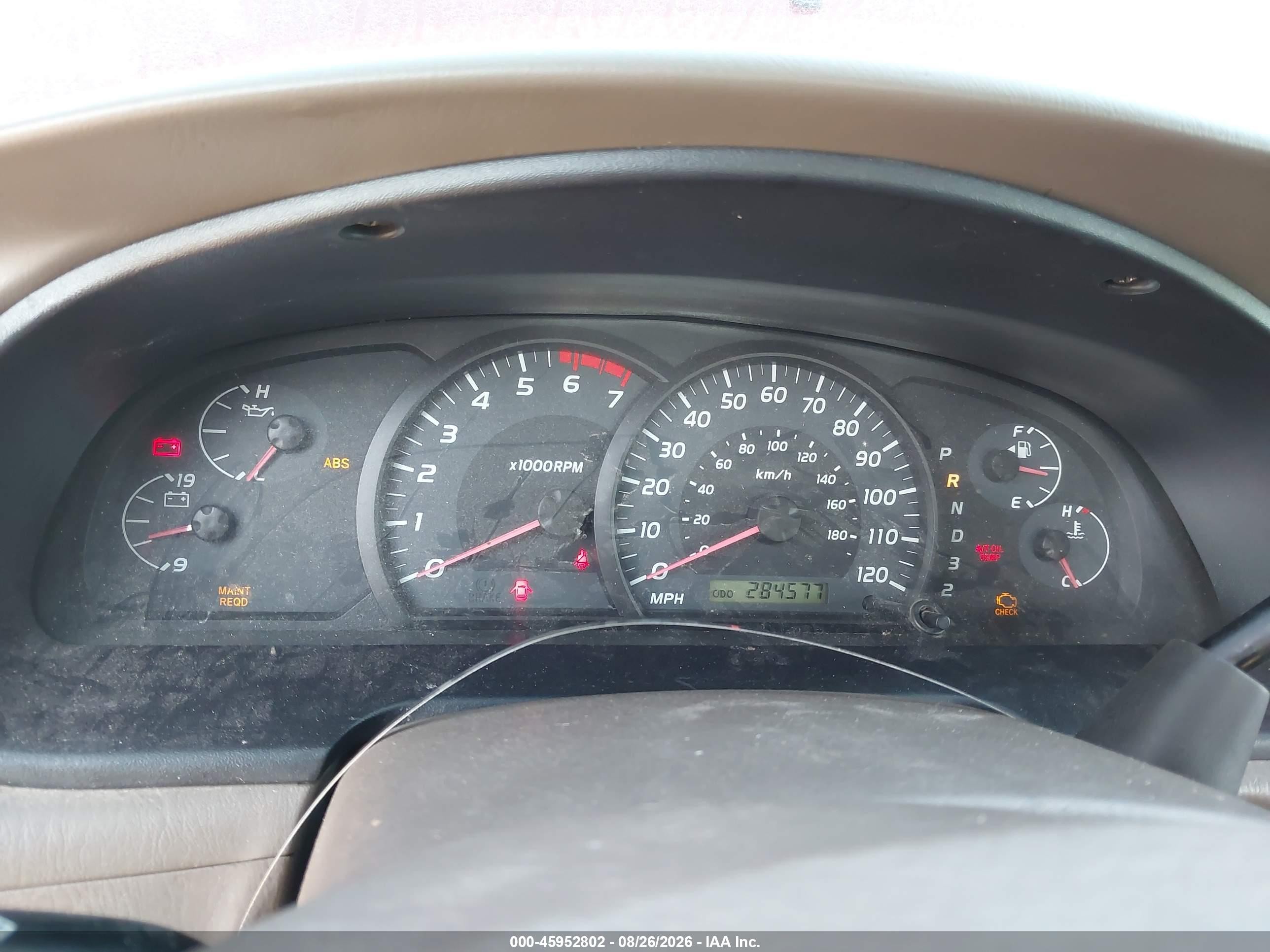 2005 Toyota Tundra Sr5 V8 Red vin: 5TBDT44135S482897