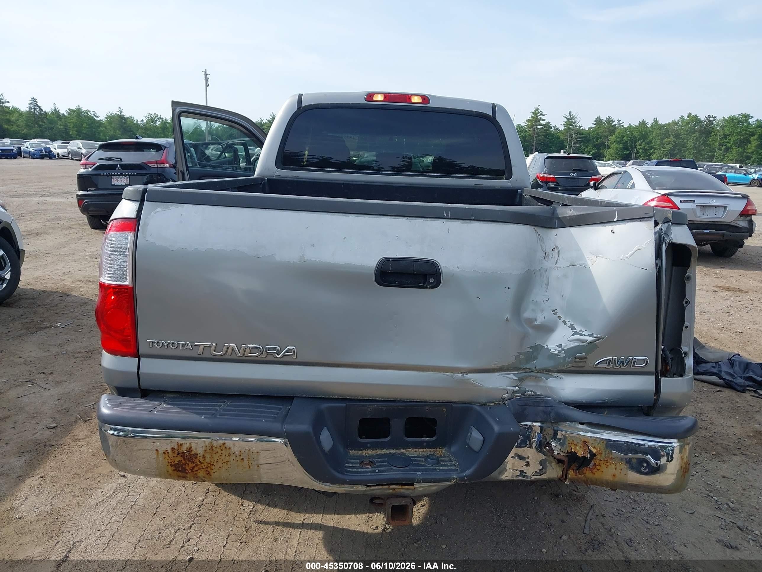 2005 Toyota Tundra Sr5 V8 Silver vin: 5TBDT44135S486299