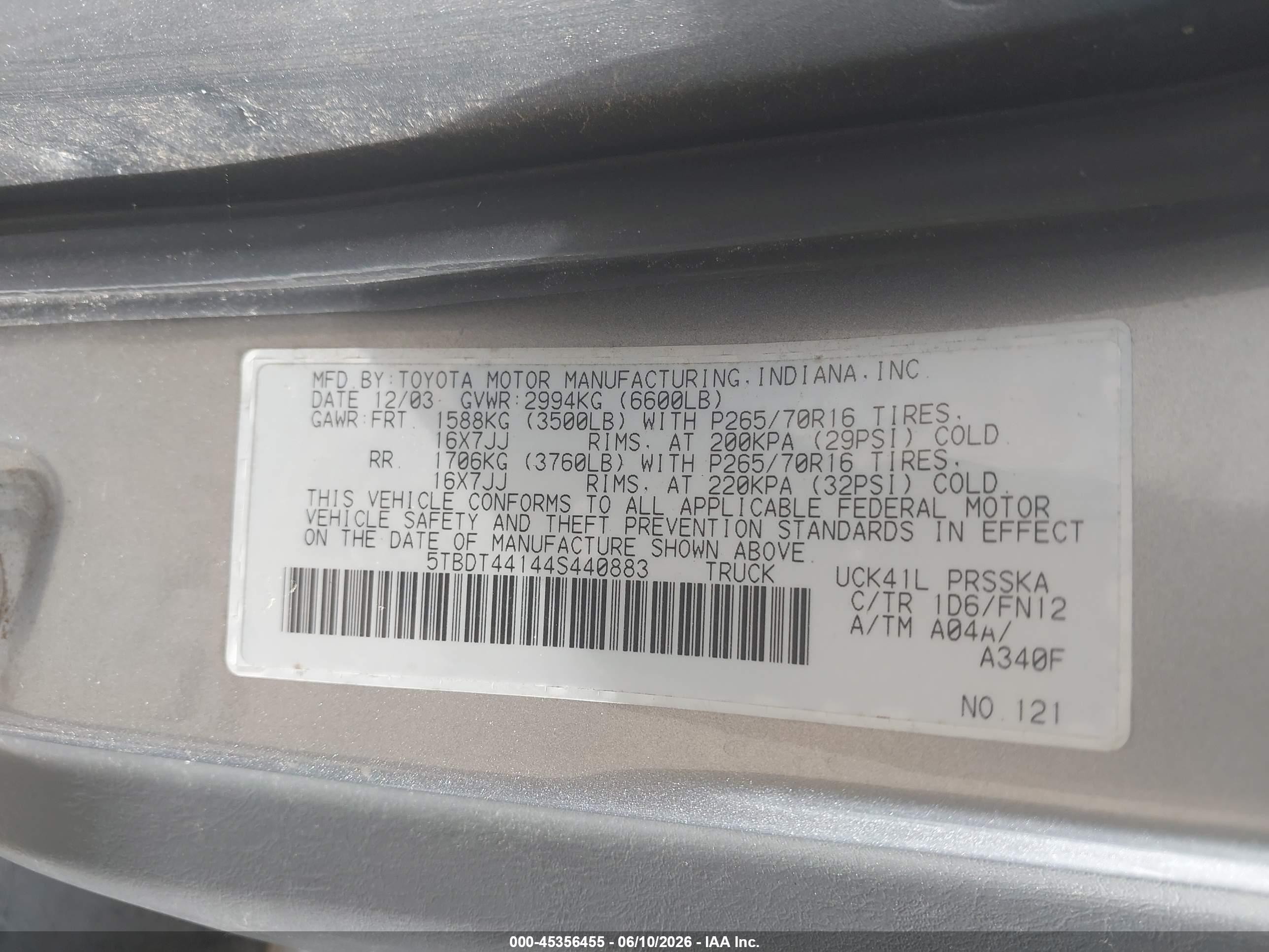 2004 Toyota Tundra Sr5 V8 Silver vin: 5TBDT44144S440883