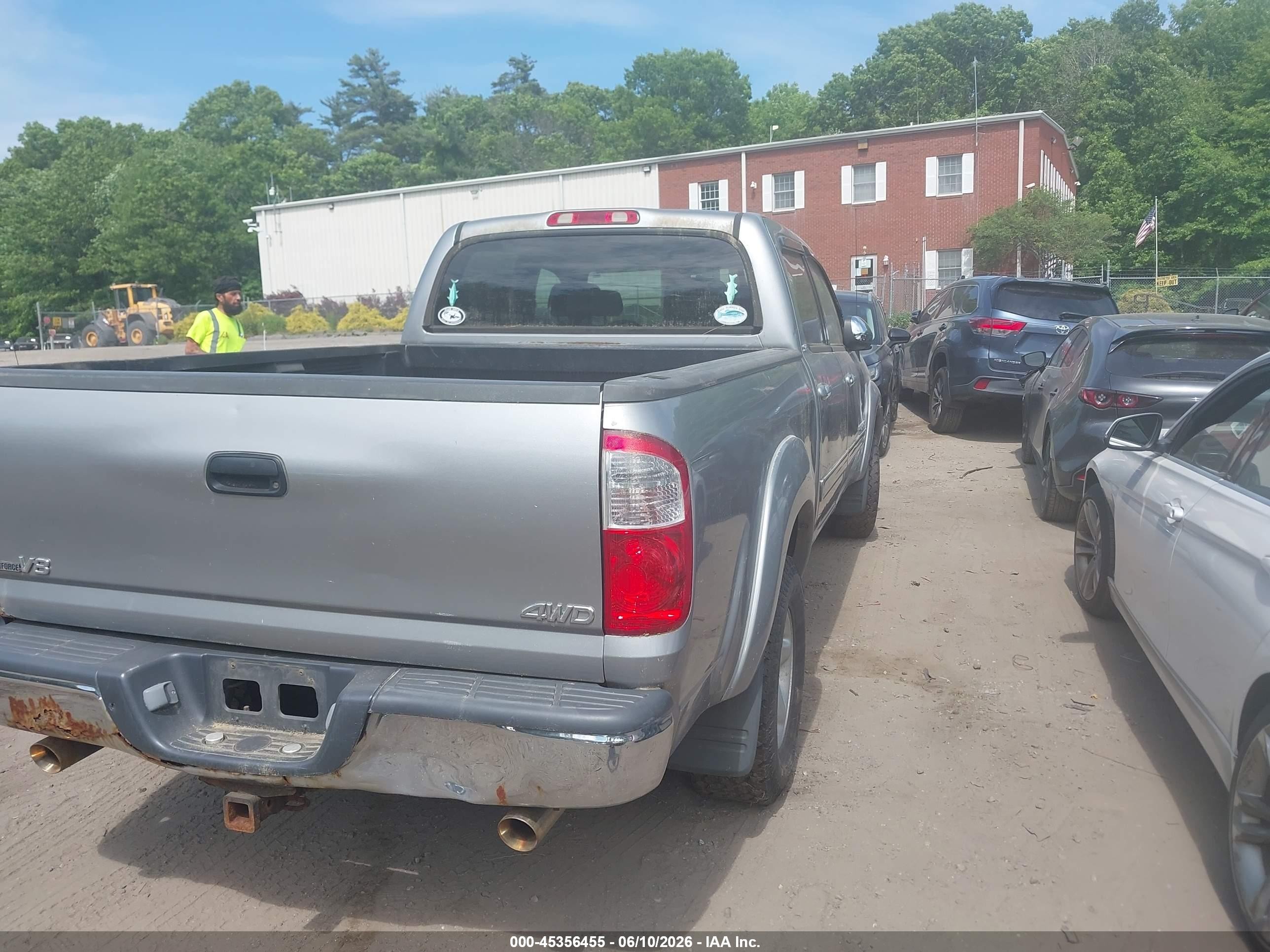 2004 Toyota Tundra Sr5 V8 Silver vin: 5TBDT44144S440883
