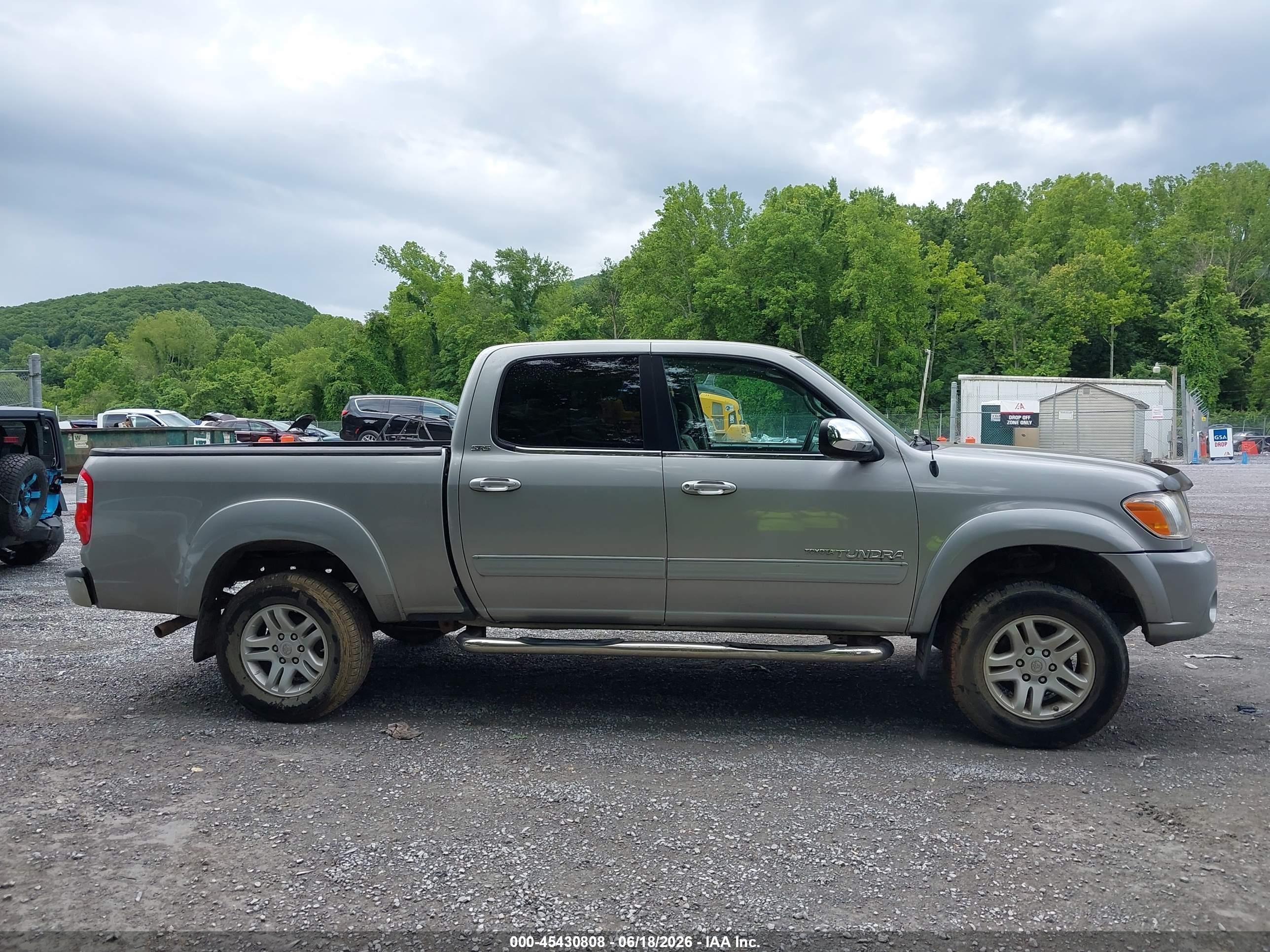 2005 Toyota Tundra Sr5 V8 Серебряный vin: 5TBDT44145S483427