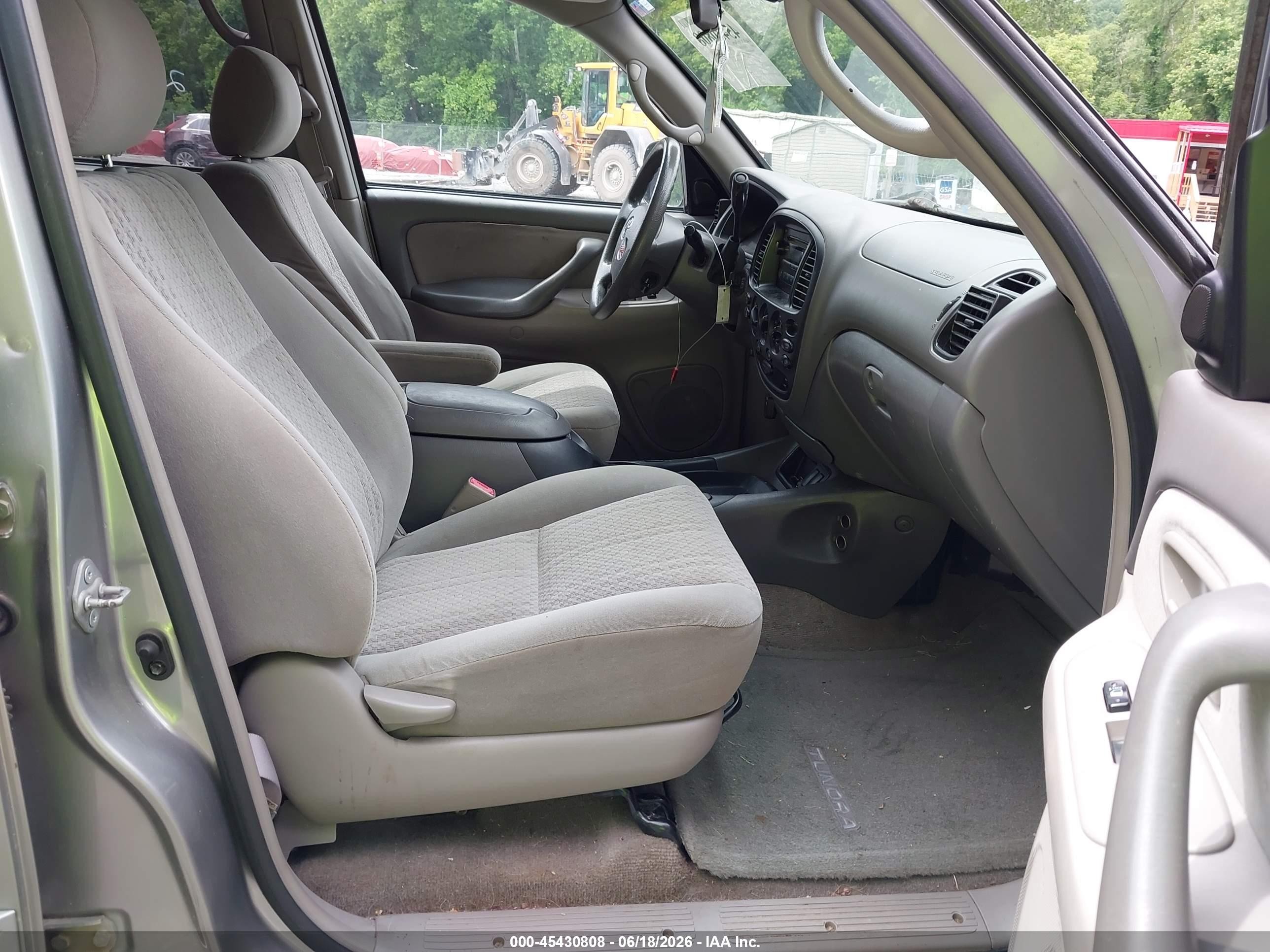 2005 Toyota Tundra Sr5 V8 Серебряный vin: 5TBDT44145S483427