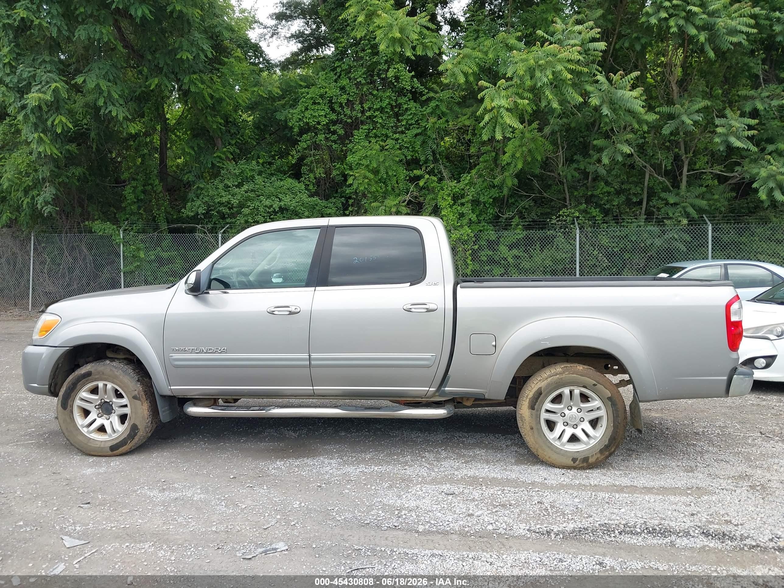 2005 Toyota Tundra Sr5 V8 Серебряный vin: 5TBDT44145S483427