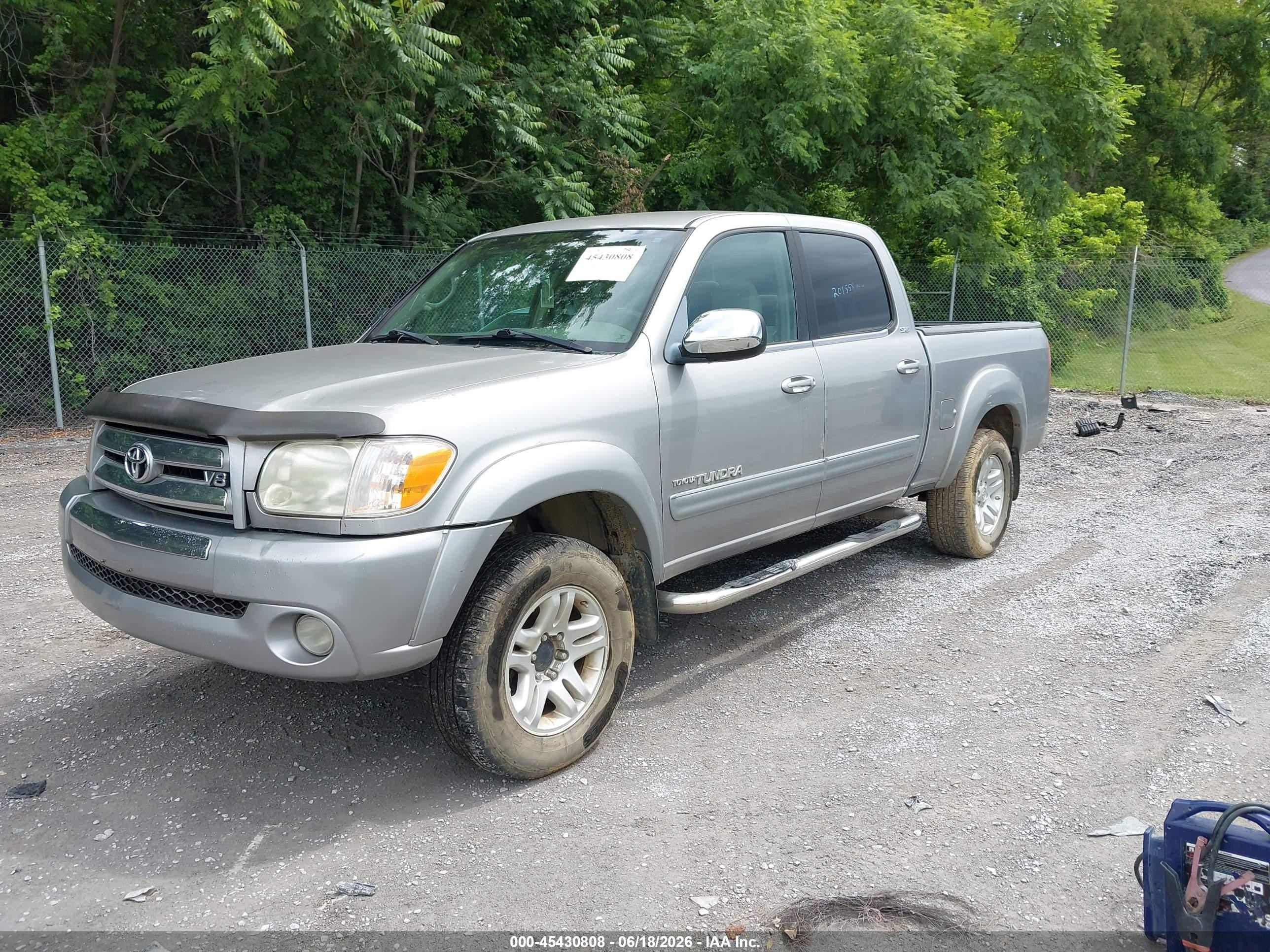 2005 Toyota Tundra Sr5 V8 Серебряный vin: 5TBDT44145S483427