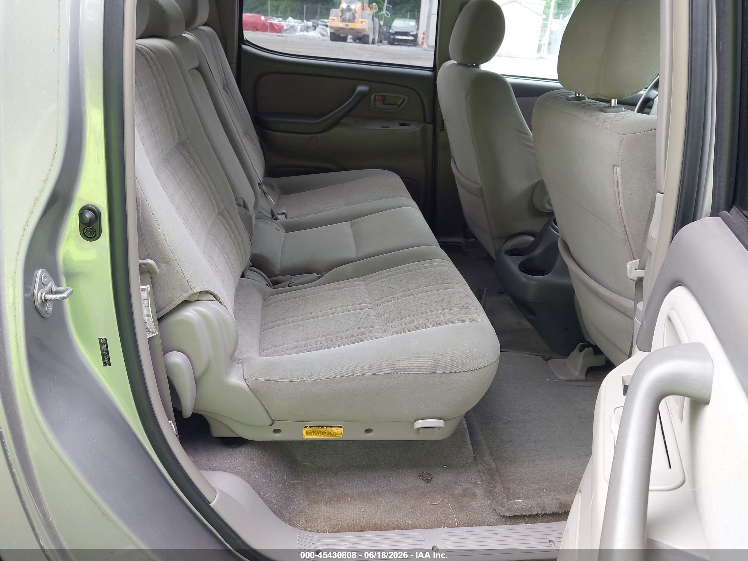 2005 Toyota Tundra Sr5 V8 Серебряный vin: 5TBDT44145S483427