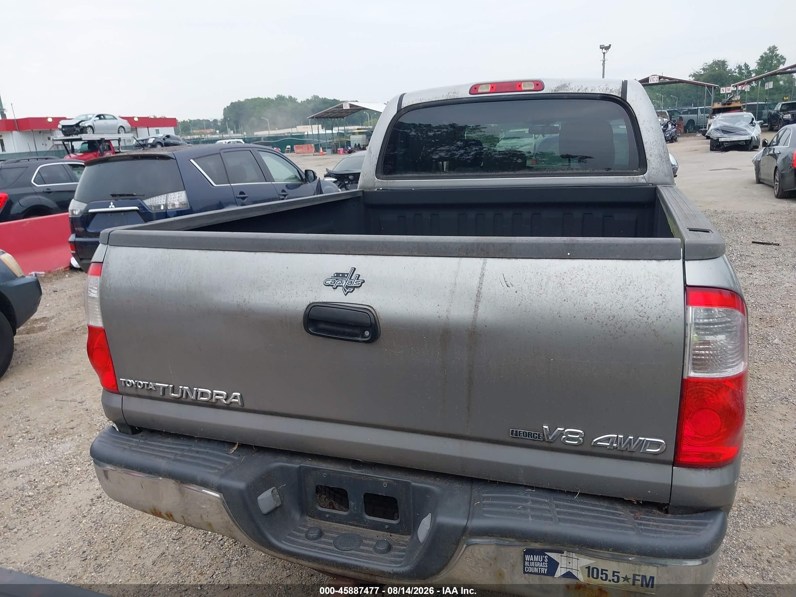 2005 Toyota Tundra Sr5 V8 Silver vin: 5TBDT44145S486361