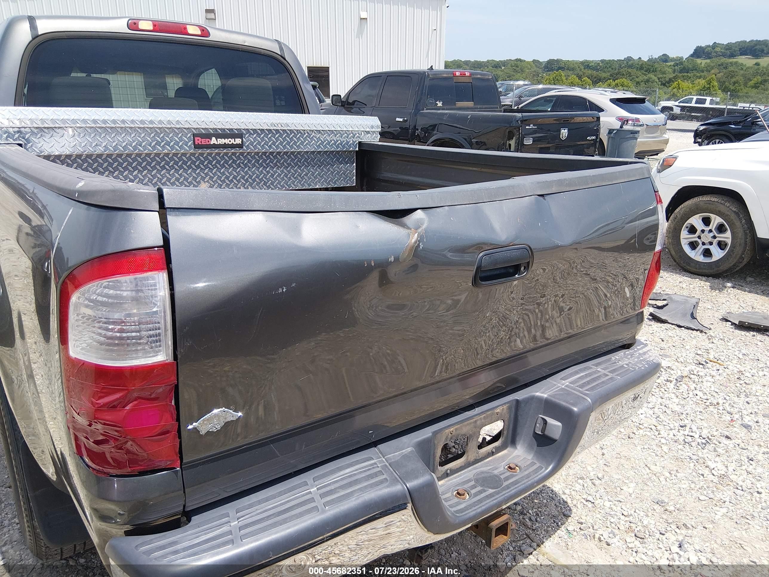 2006 Toyota Tundra Sr5 V8 Gray vin: 5TBDT44146S511809