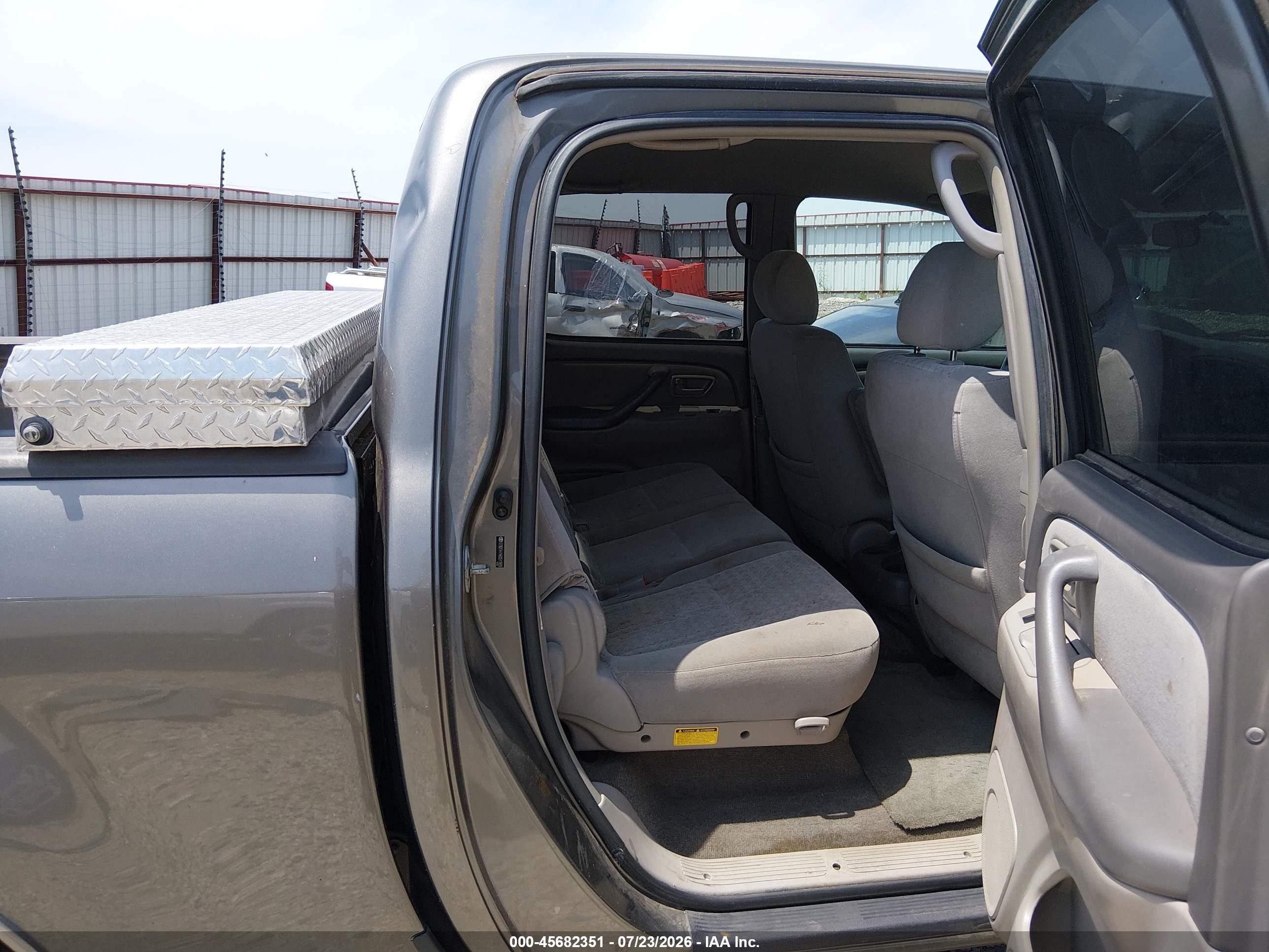2006 Toyota Tundra Sr5 V8 Gray vin: 5TBDT44146S511809
