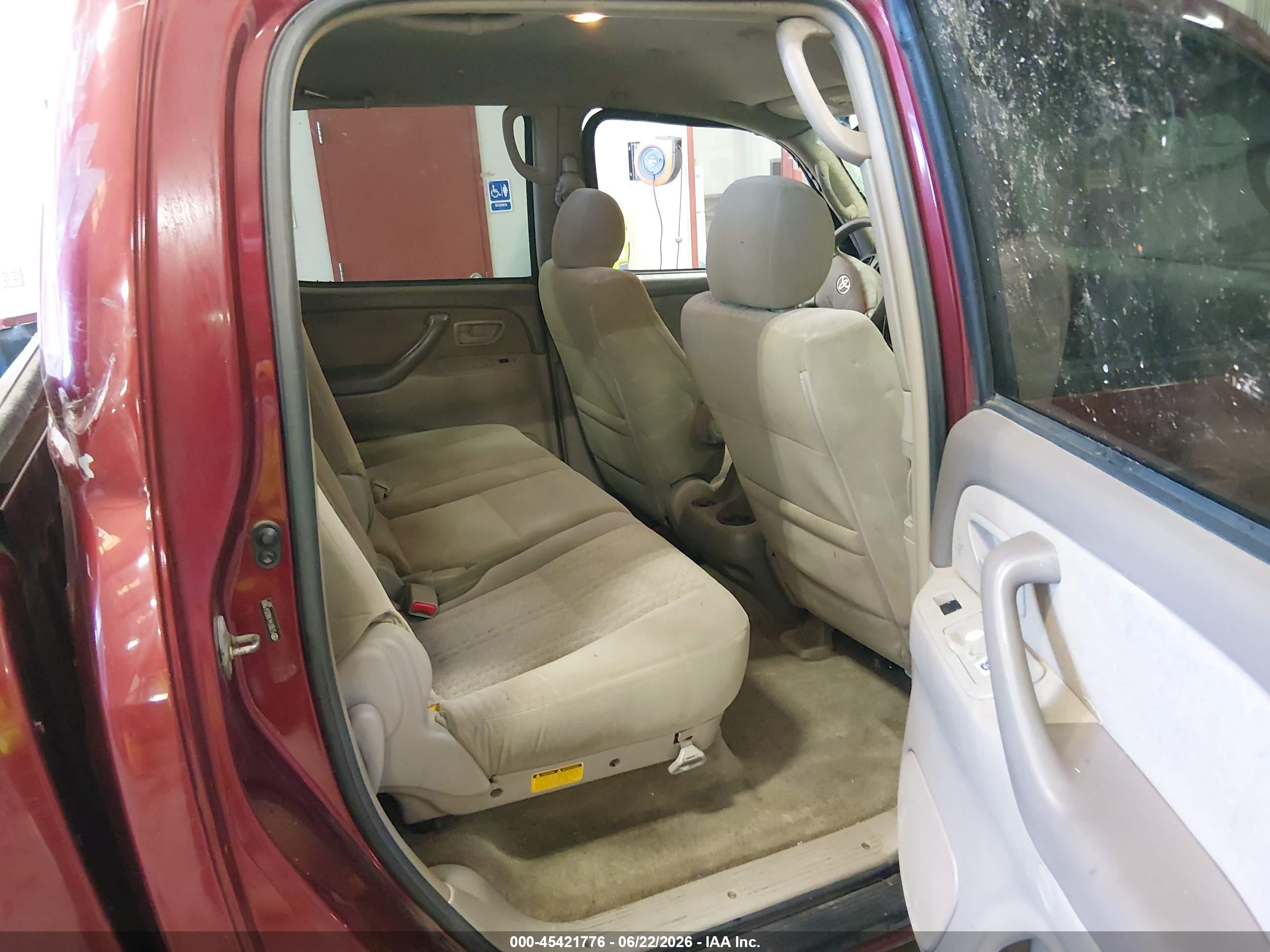 2006 Toyota Tundra Sr5 V8 Red vin: 5TBDT44146S541909