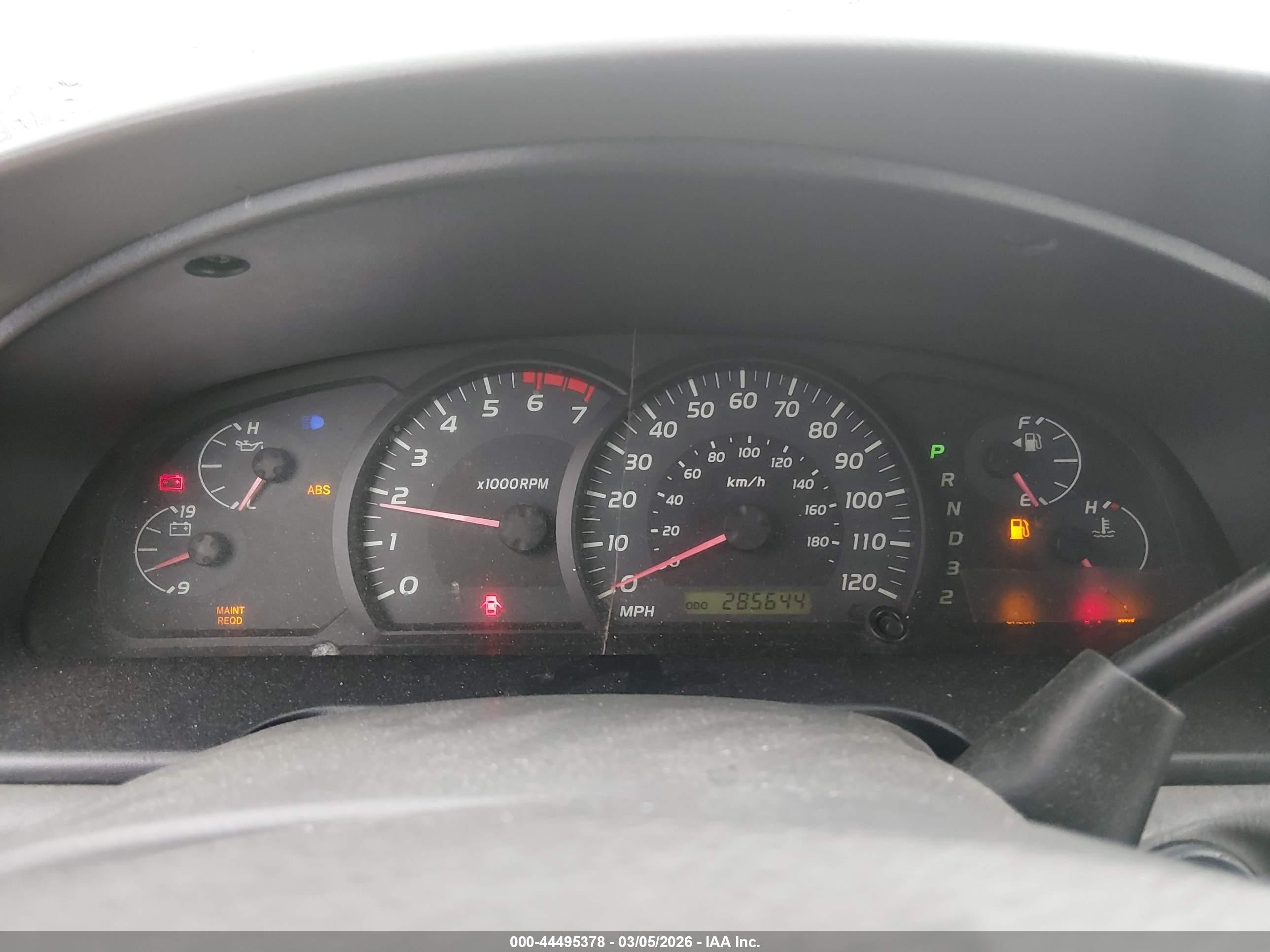 2005 Toyota Tundra Sr5 V8 Maroon vin: 5TBDT44155S481136
