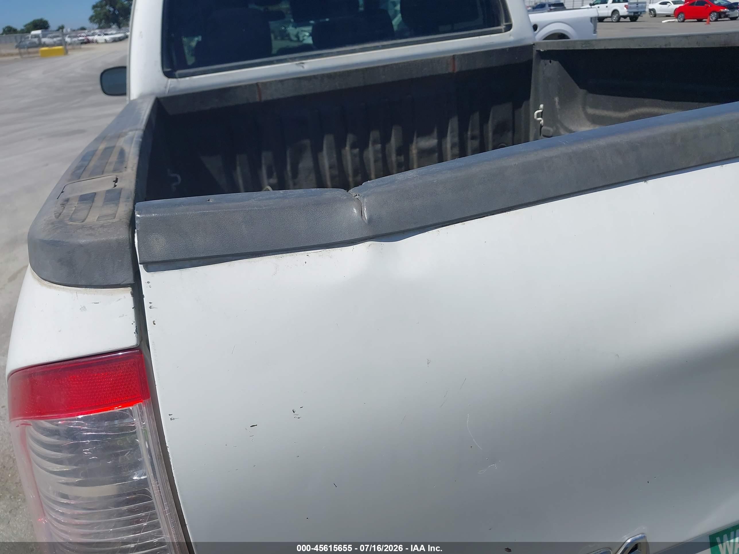 2006 Toyota Tundra Sr5 V8 White vin: 5TBDT44156S505081