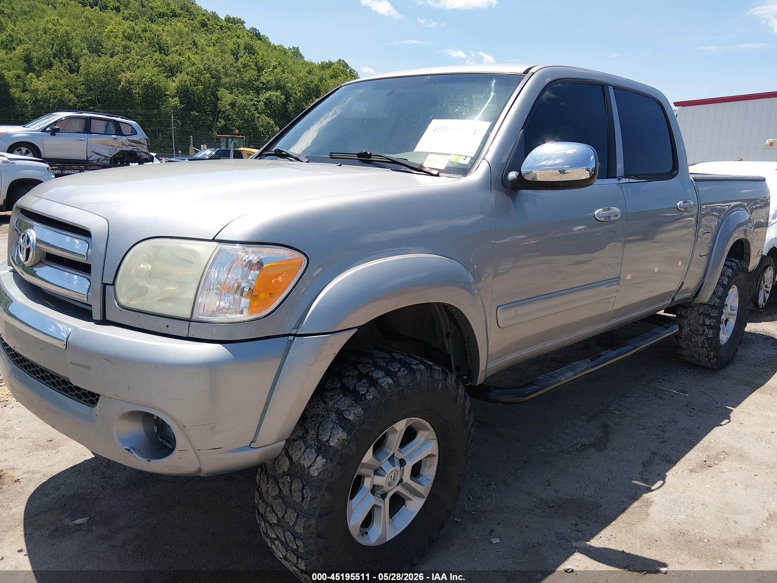 2005 Toyota Tundra Sr5 V8 Silver vin: 5TBDT44165S468749