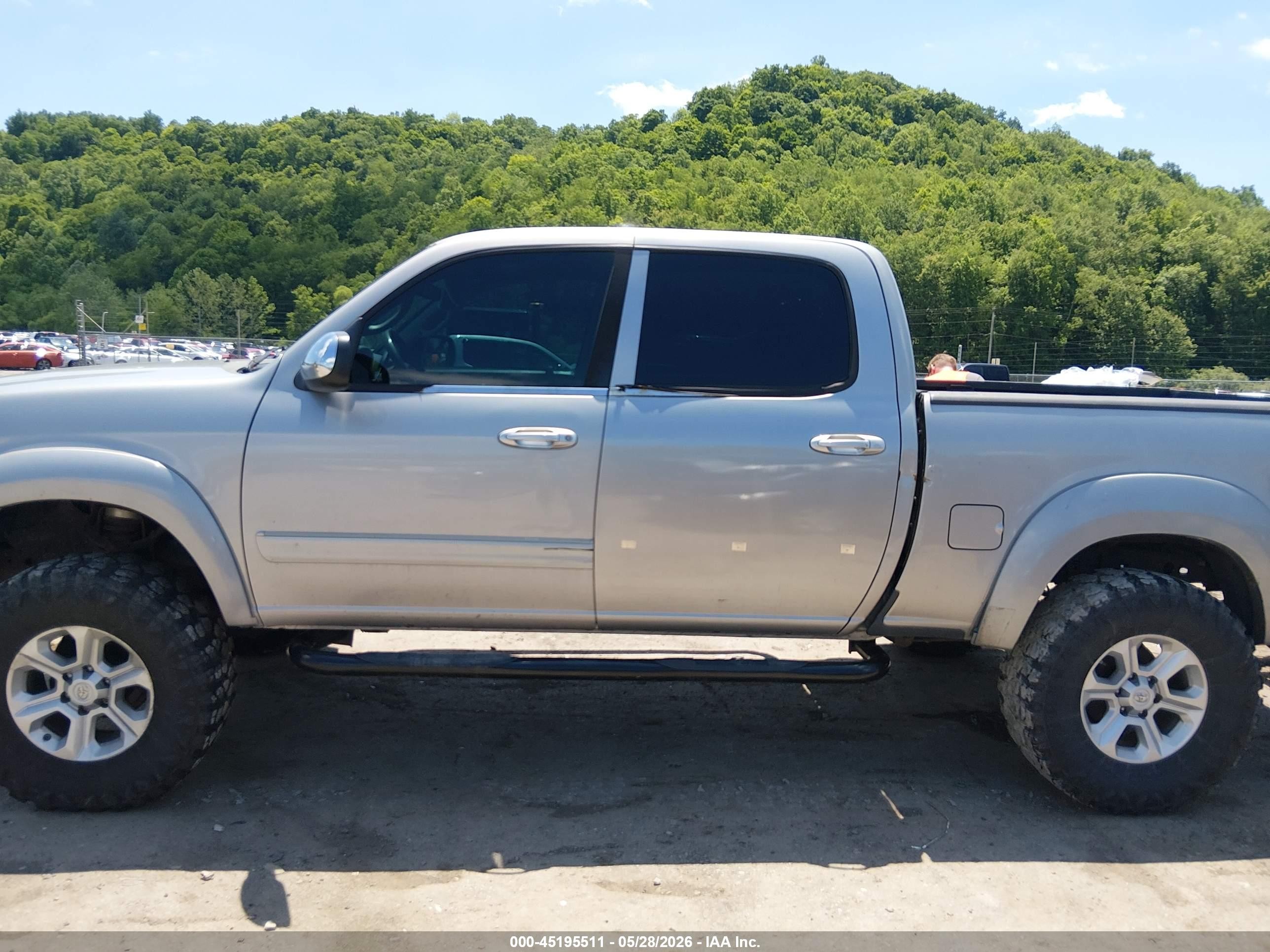 2005 Toyota Tundra Sr5 V8 Silver vin: 5TBDT44165S468749