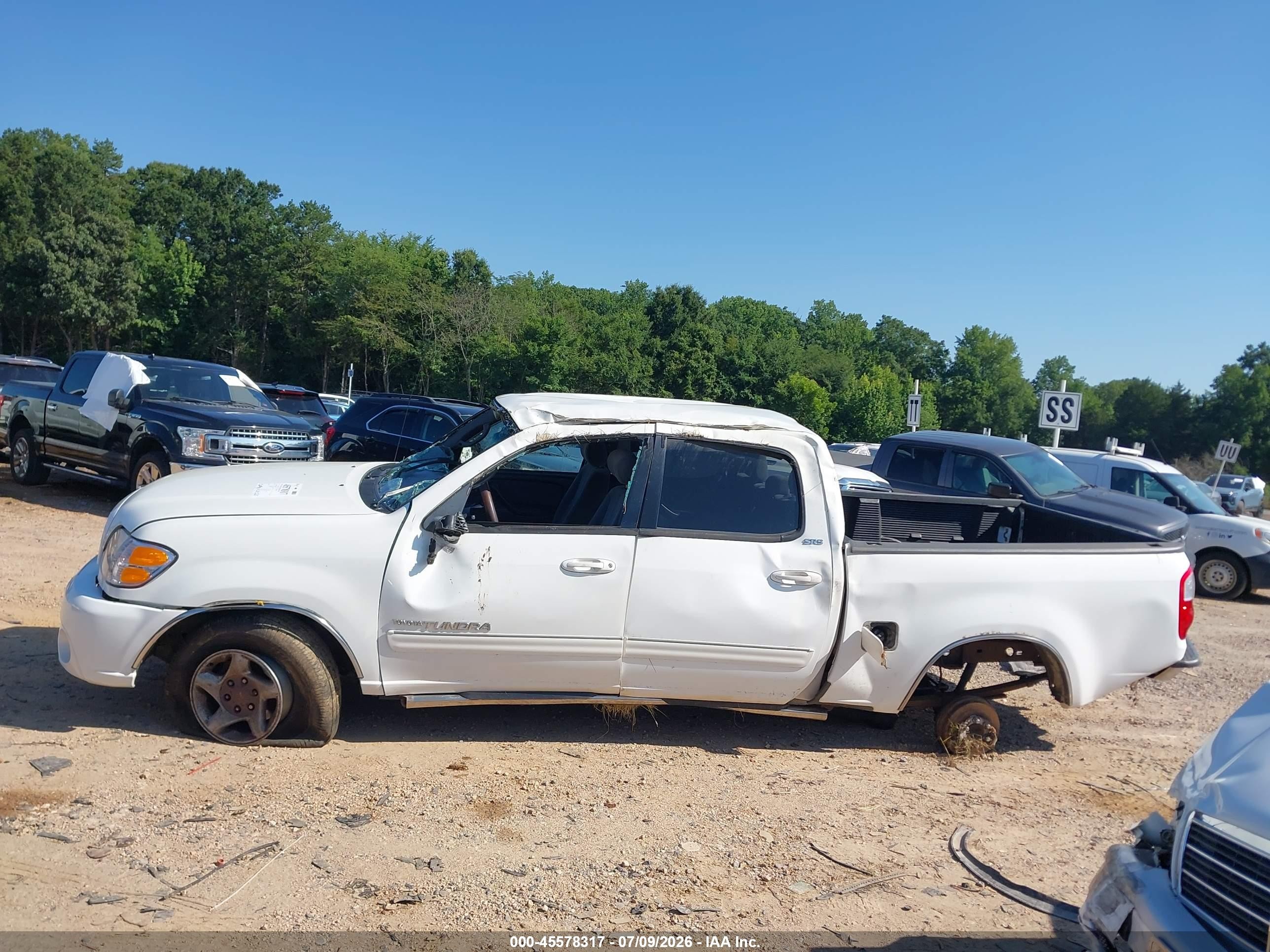 2004 Toyota Tundra Sr5 V8 White vin: 5TBDT44174S457967