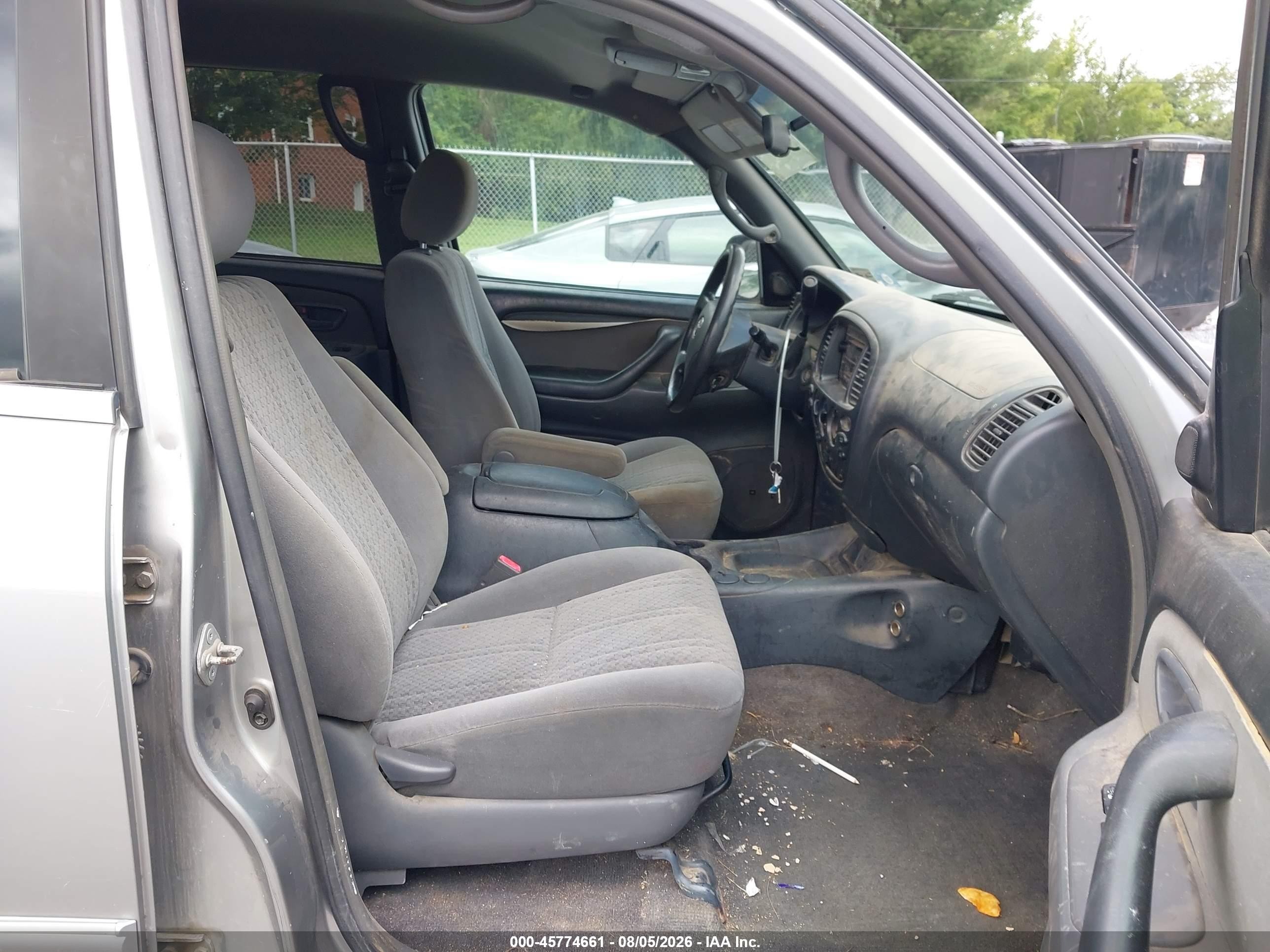 2005 Toyota Tundra Sr5 V8 Серебряный vin: 5TBDT44175S477380
