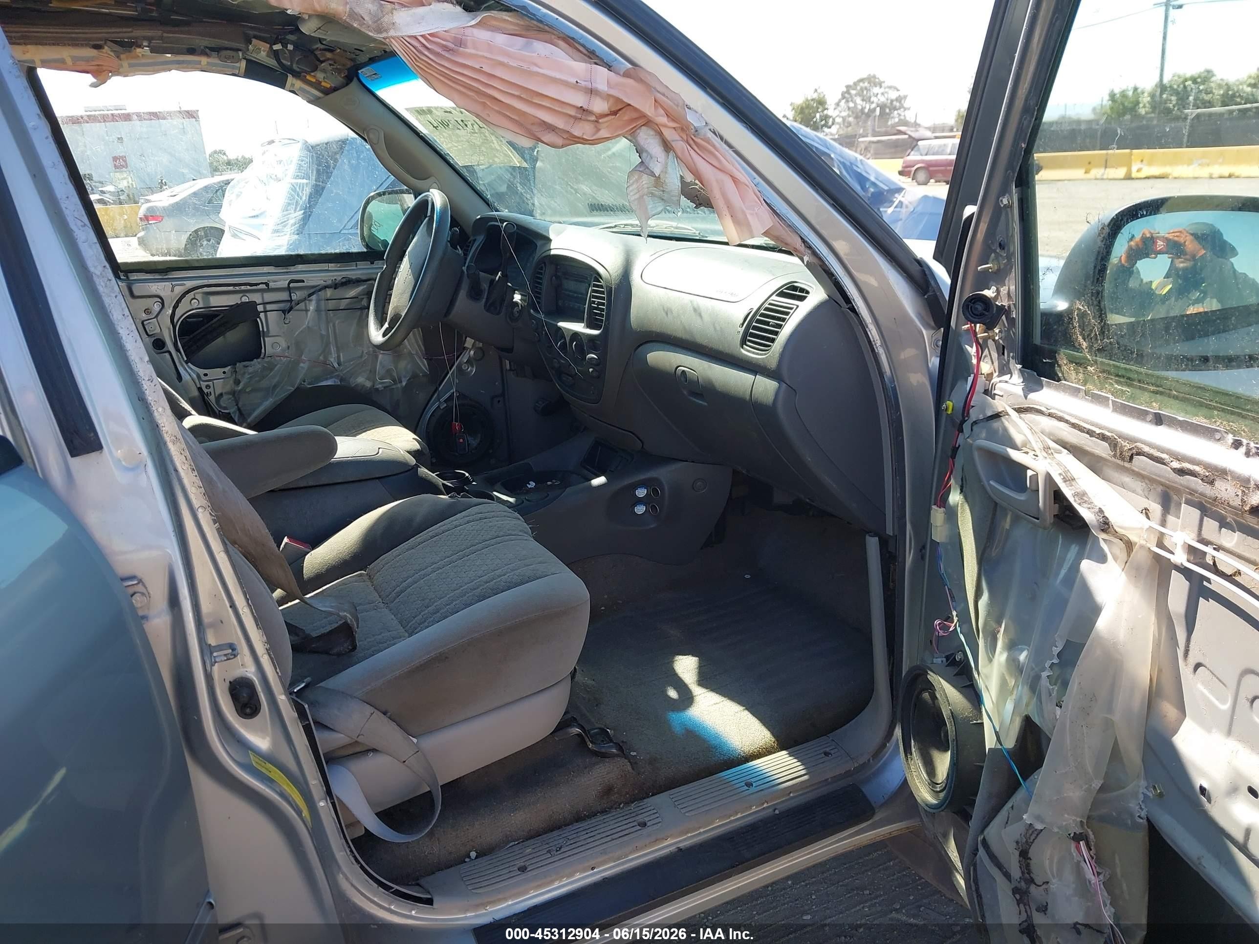 2005 Toyota Tundra Sr5 V8 Gray vin: 5TBDT44175S490792