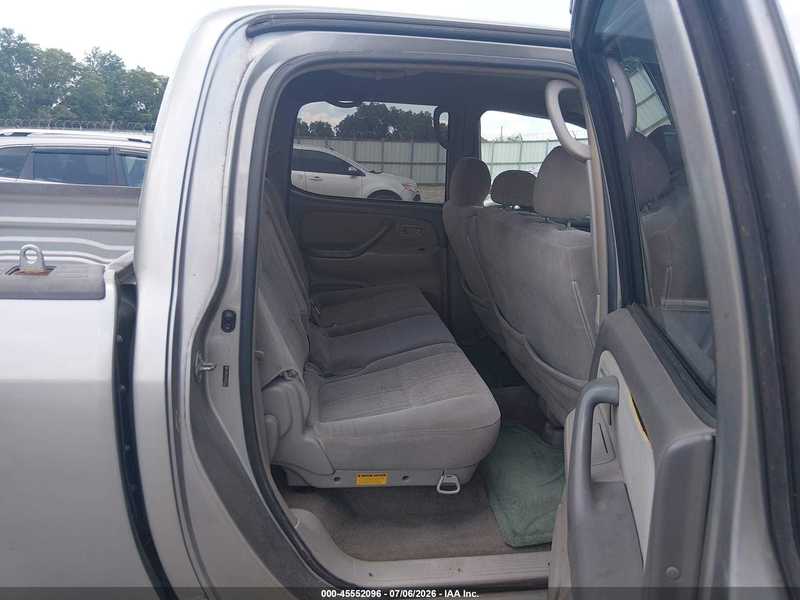 2005 Toyota Tundra Sr5 V8 Silver vin: 5TBDT44175S501032