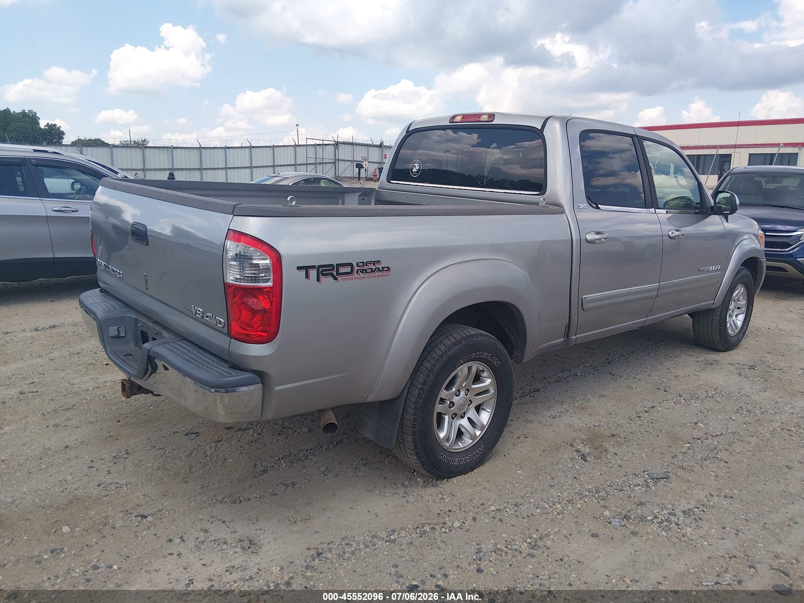 2005 Toyota Tundra Sr5 V8 Silver vin: 5TBDT44175S501032