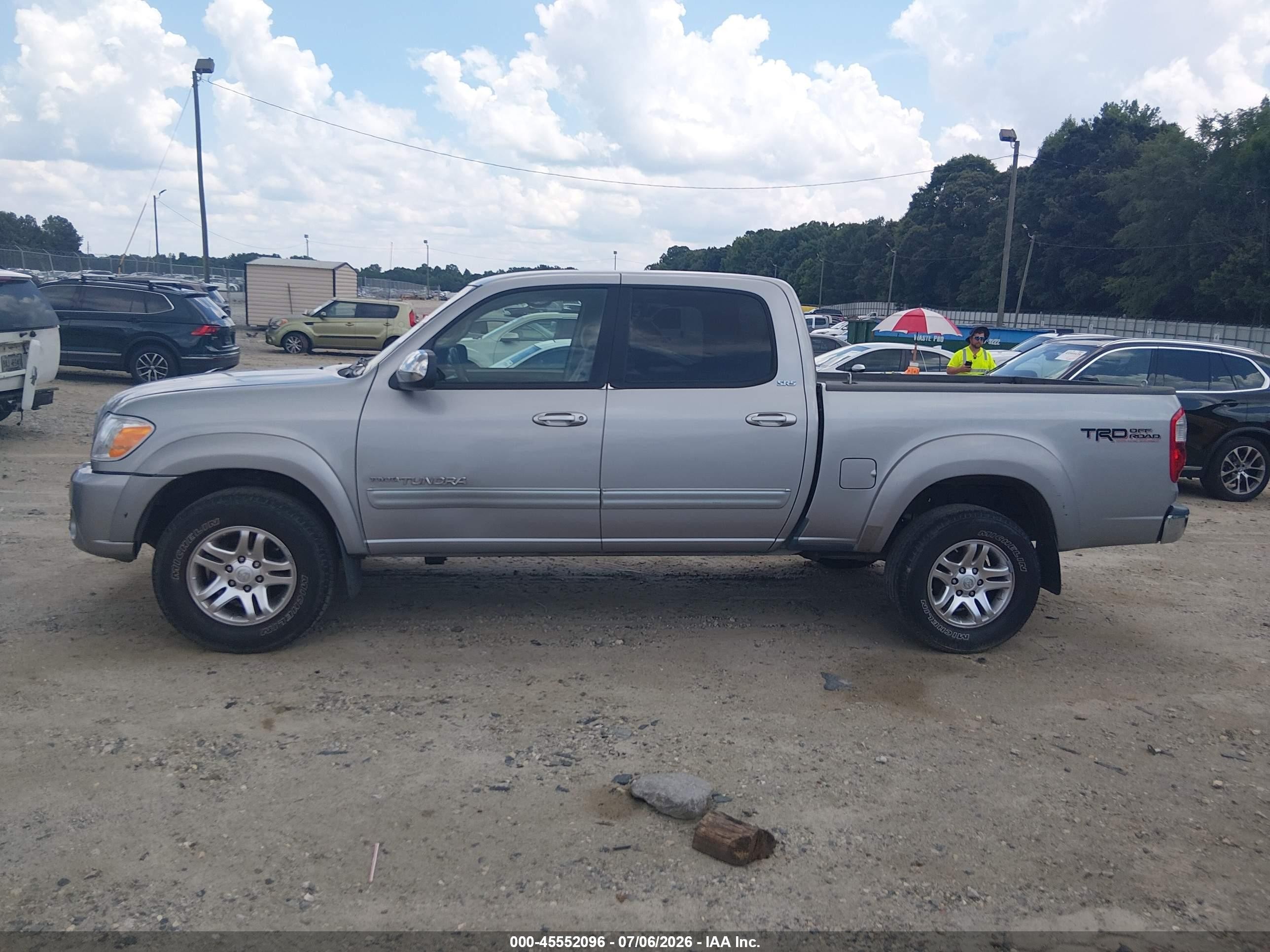 2005 Toyota Tundra Sr5 V8 Silver vin: 5TBDT44175S501032