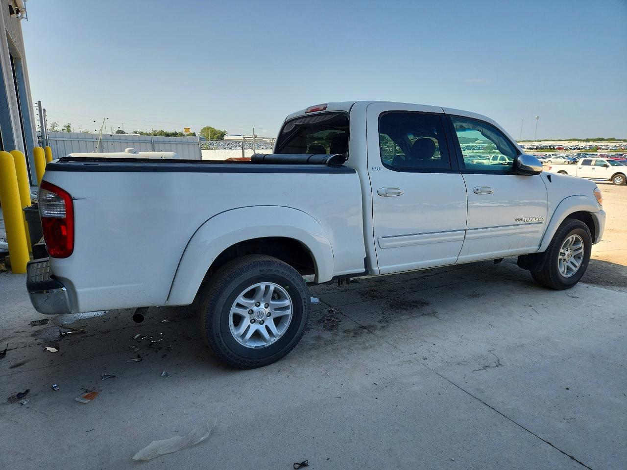2006 Toyota Tundra Double Cab Sr5 White vin: 5TBDT44176S532220