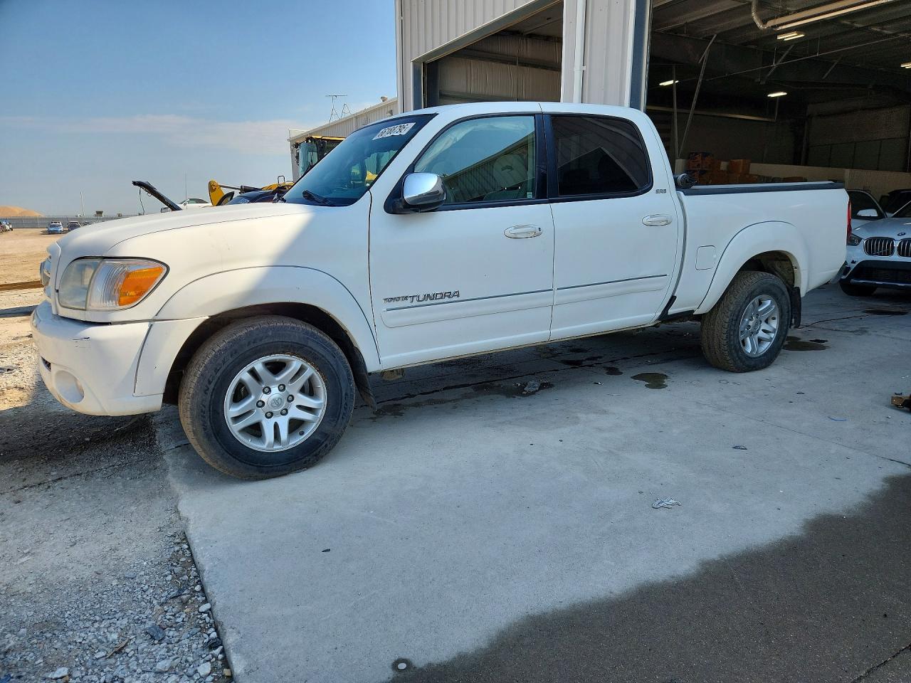 2006 Toyota Tundra Double Cab Sr5 White vin: 5TBDT44176S532220
