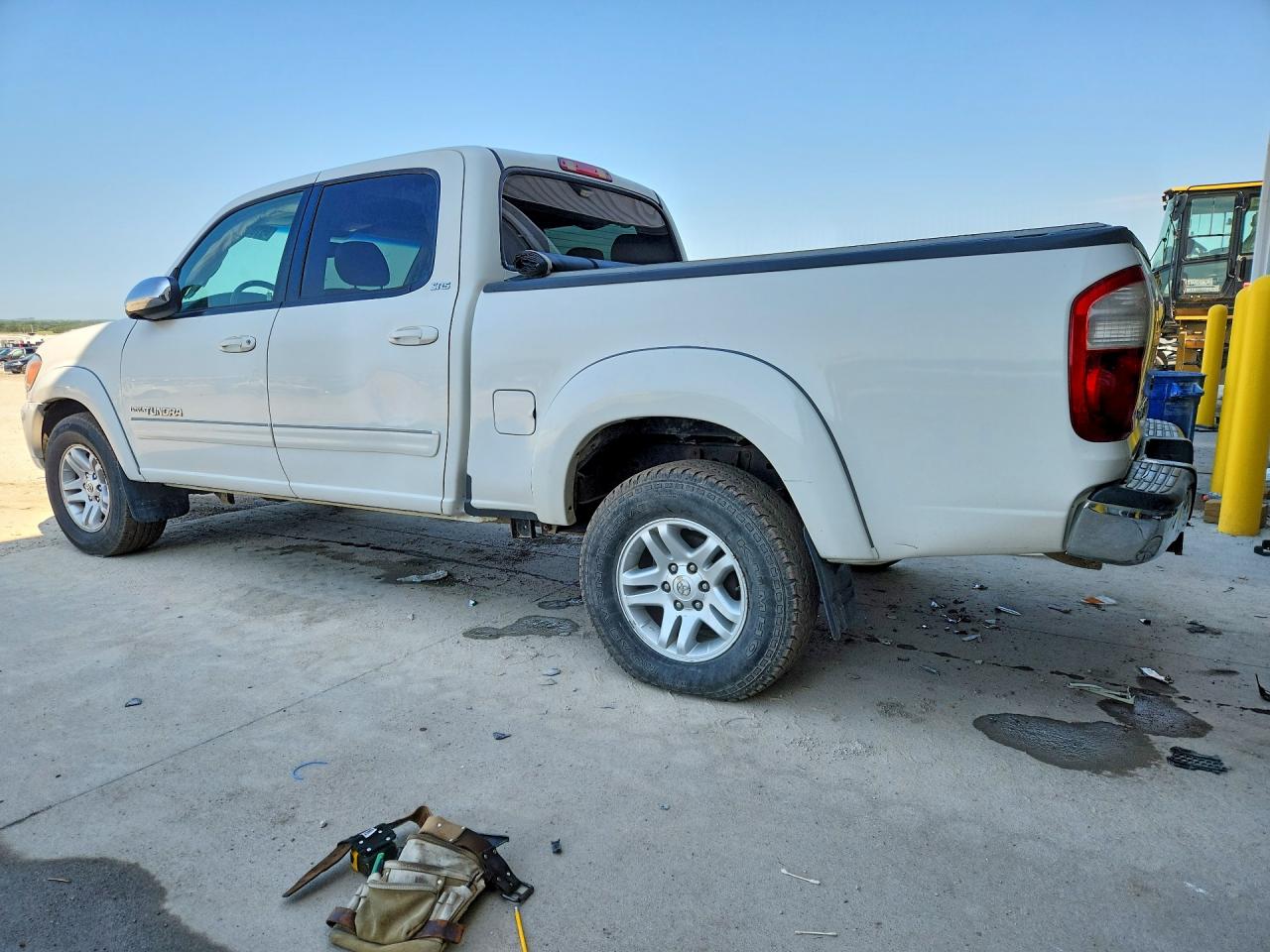 2006 Toyota Tundra Double Cab Sr5 White vin: 5TBDT44176S532220