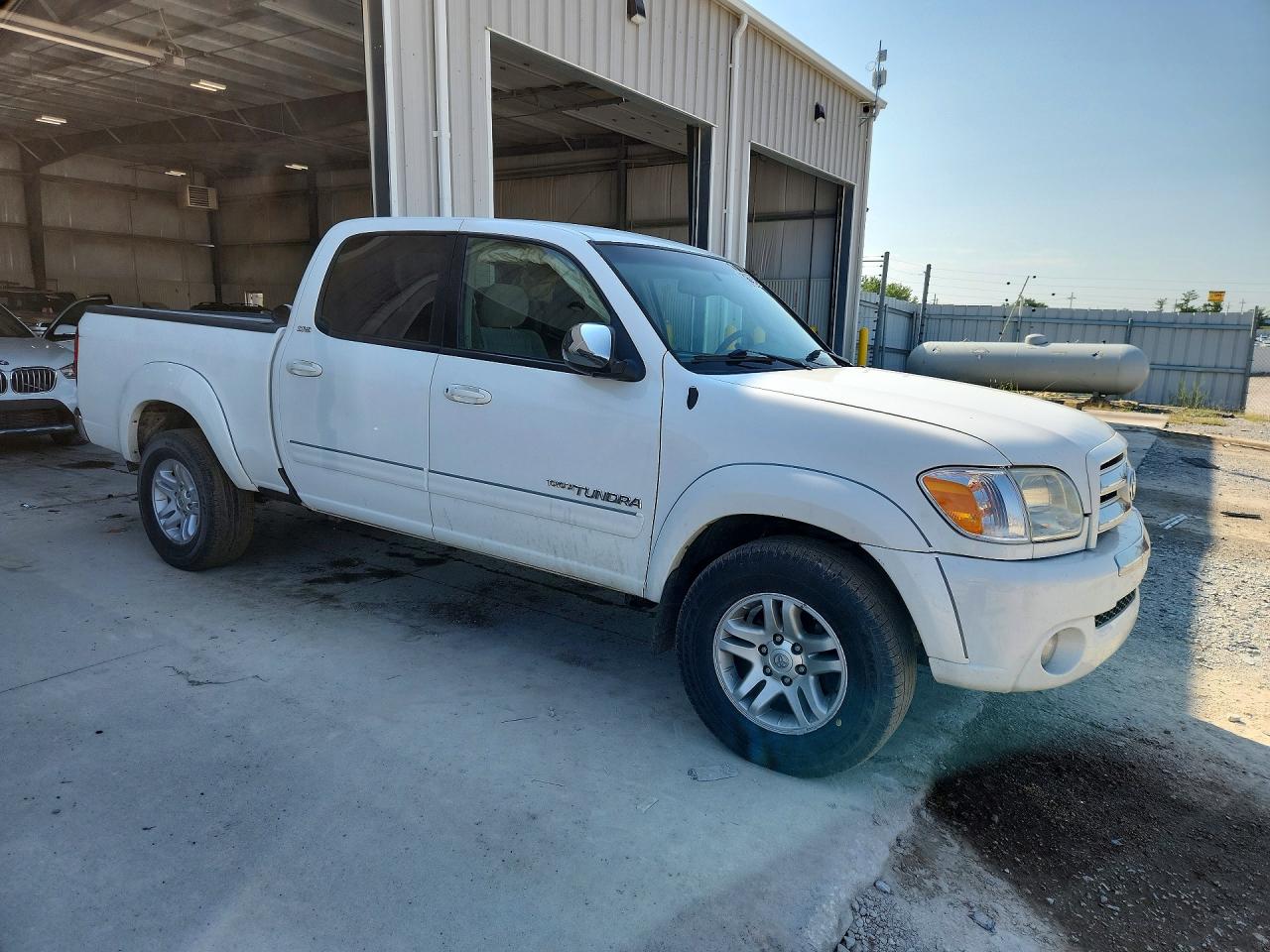 2006 Toyota Tundra Double Cab Sr5 White vin: 5TBDT44176S532220