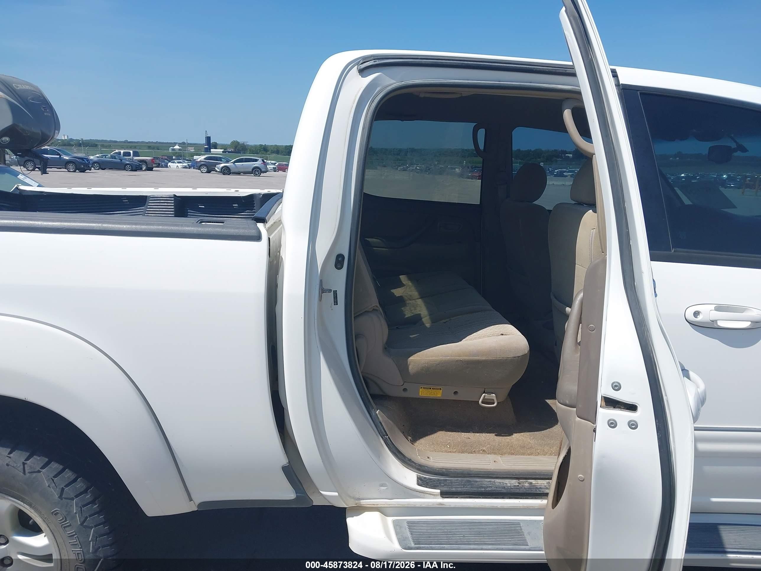2006 Toyota Tundra Sr5 V8 White vin: 5TBDT44176S551236