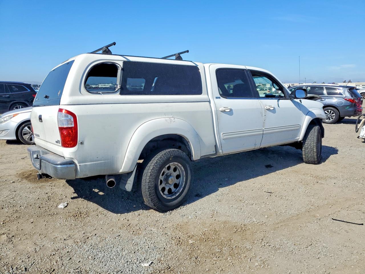 2004 Toyota Tundra Sr5 White vin: 5TBDT44184S449618