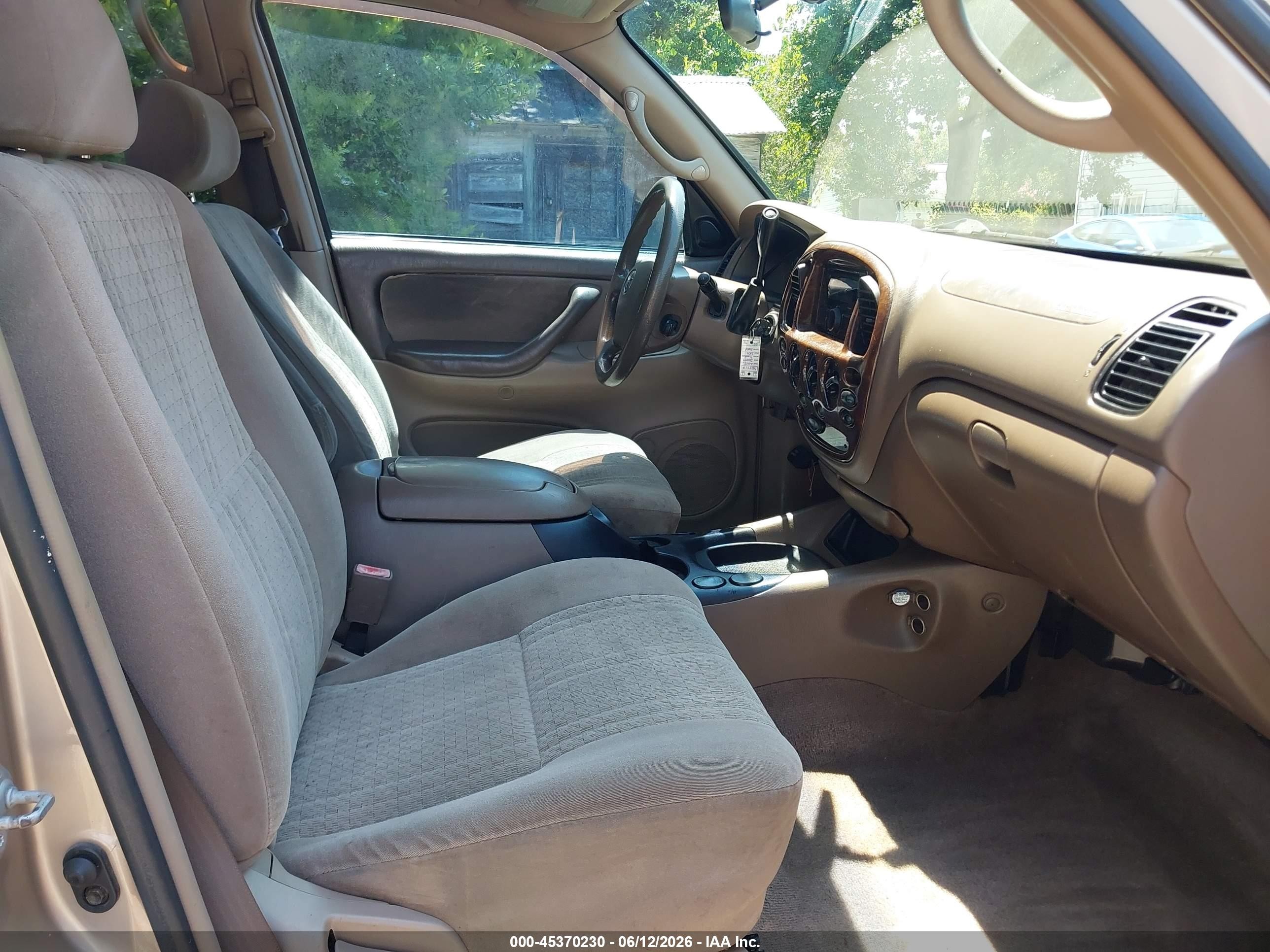 2004 Toyota Tundra Sr5 V8 Gold vin: 5TBDT44184S454317