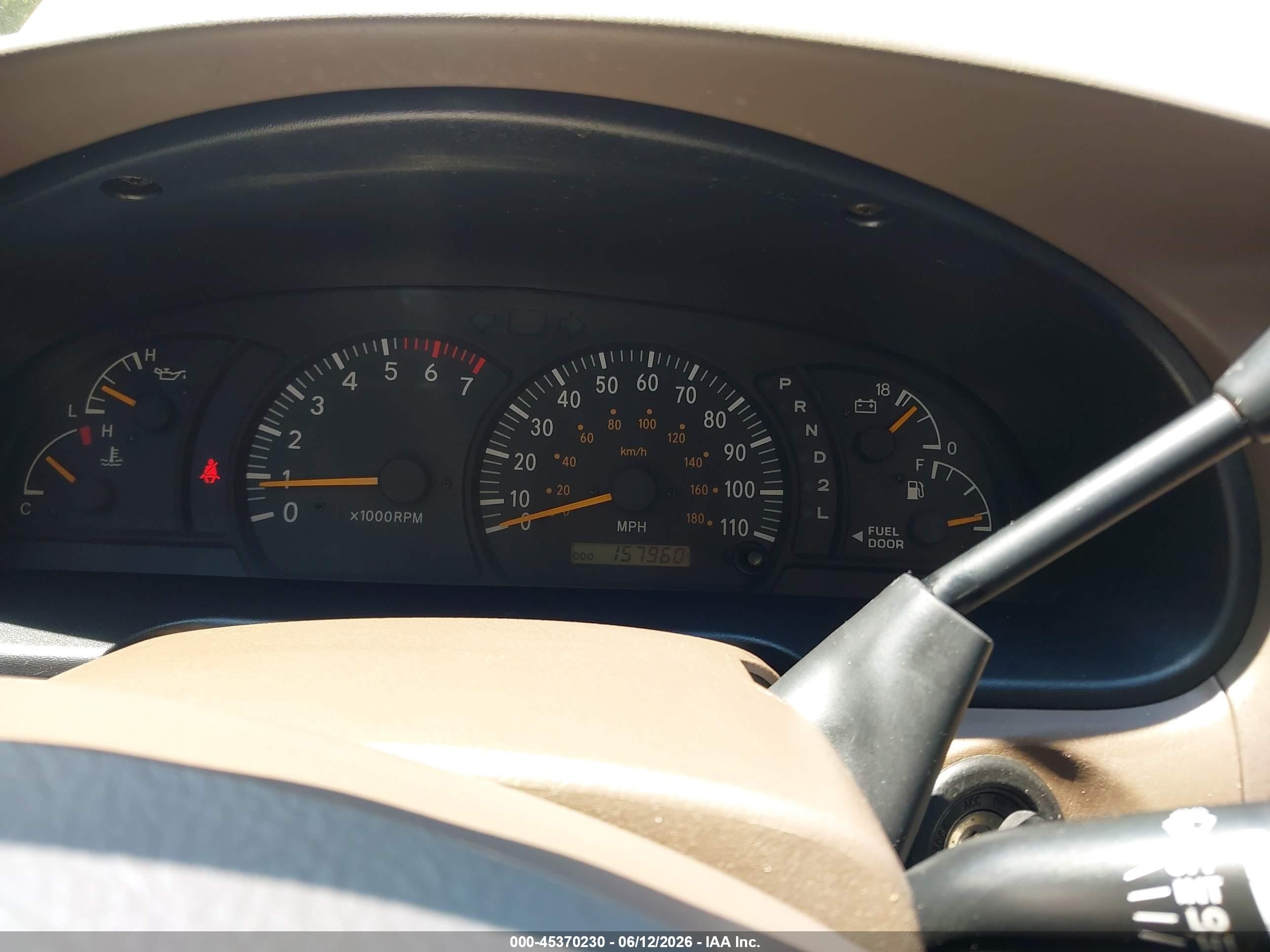 2004 Toyota Tundra Sr5 V8 Gold vin: 5TBDT44184S454317