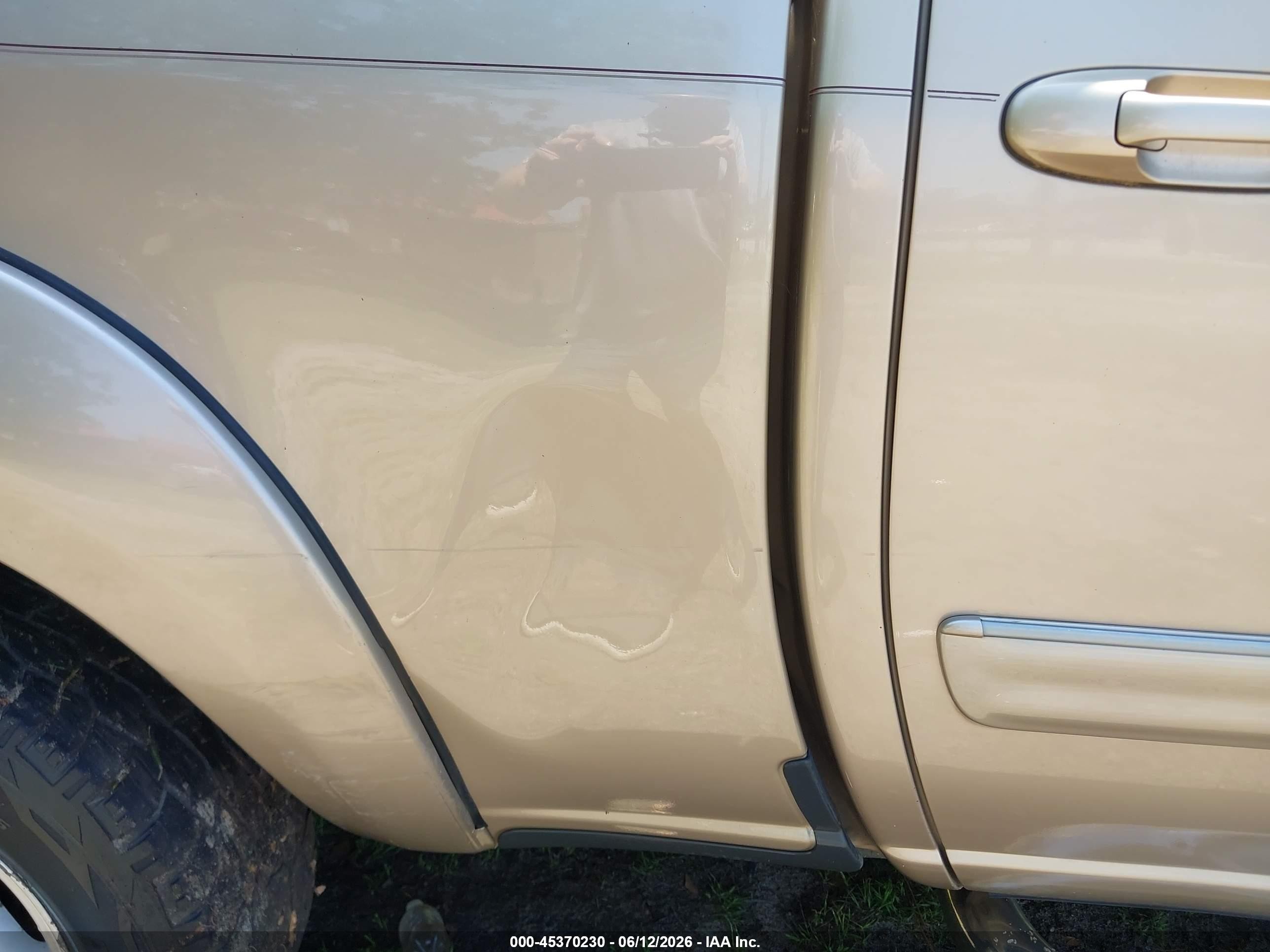 2004 Toyota Tundra Sr5 V8 Gold vin: 5TBDT44184S454317