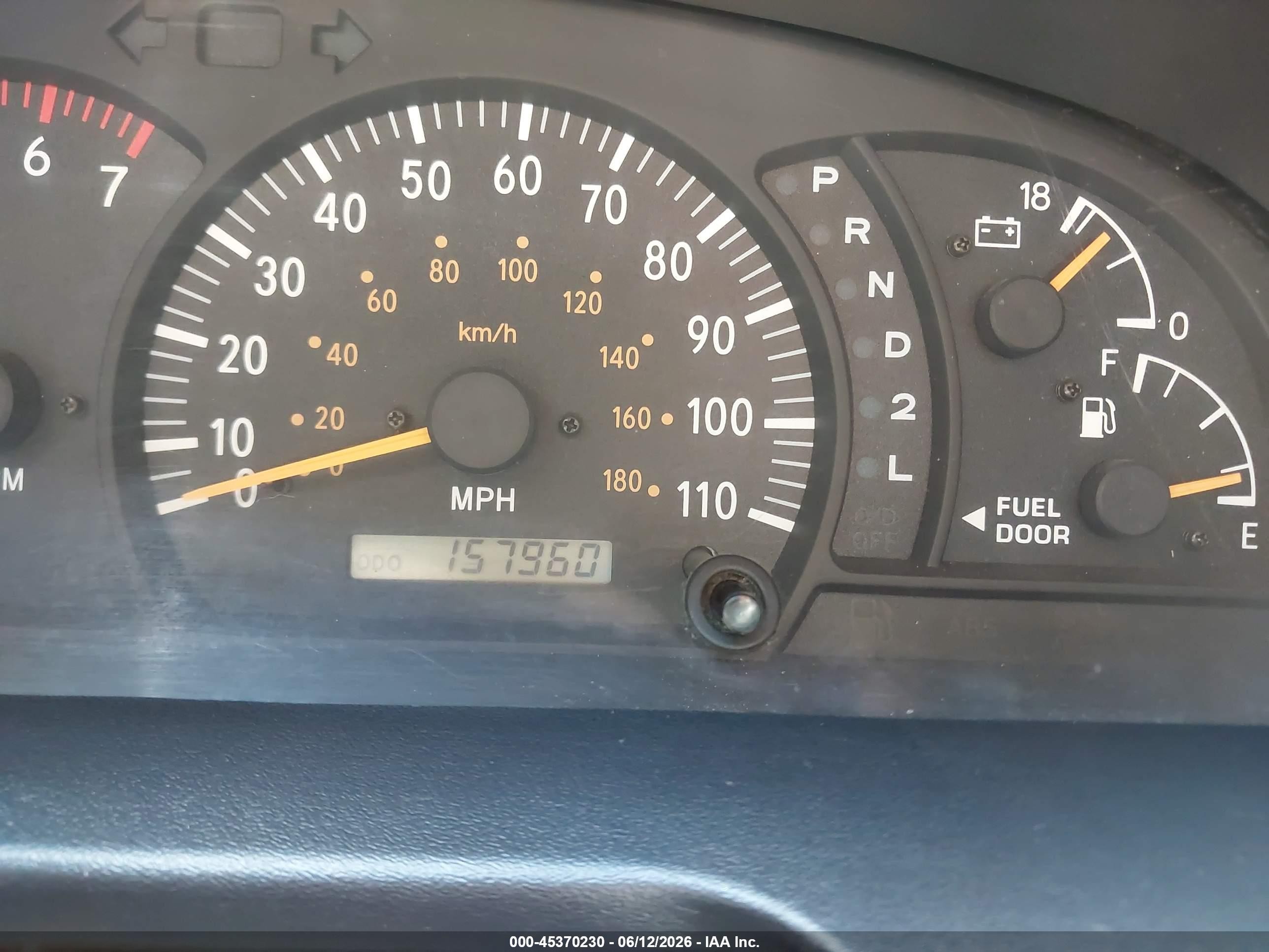 2004 Toyota Tundra Sr5 V8 Gold vin: 5TBDT44184S454317