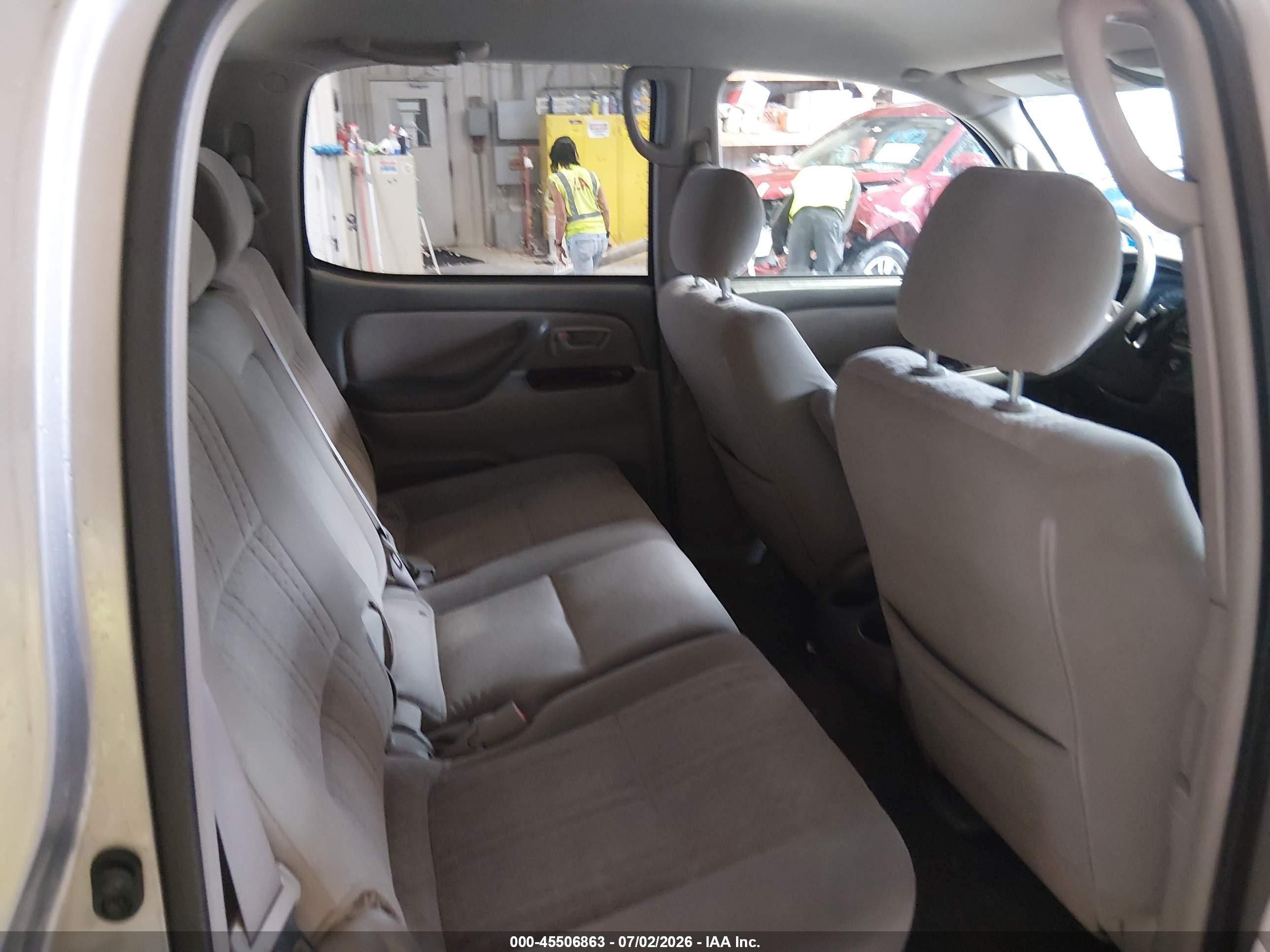 2005 Toyota Tundra Sr5 V8 Silver vin: 5TBDT44185S467635