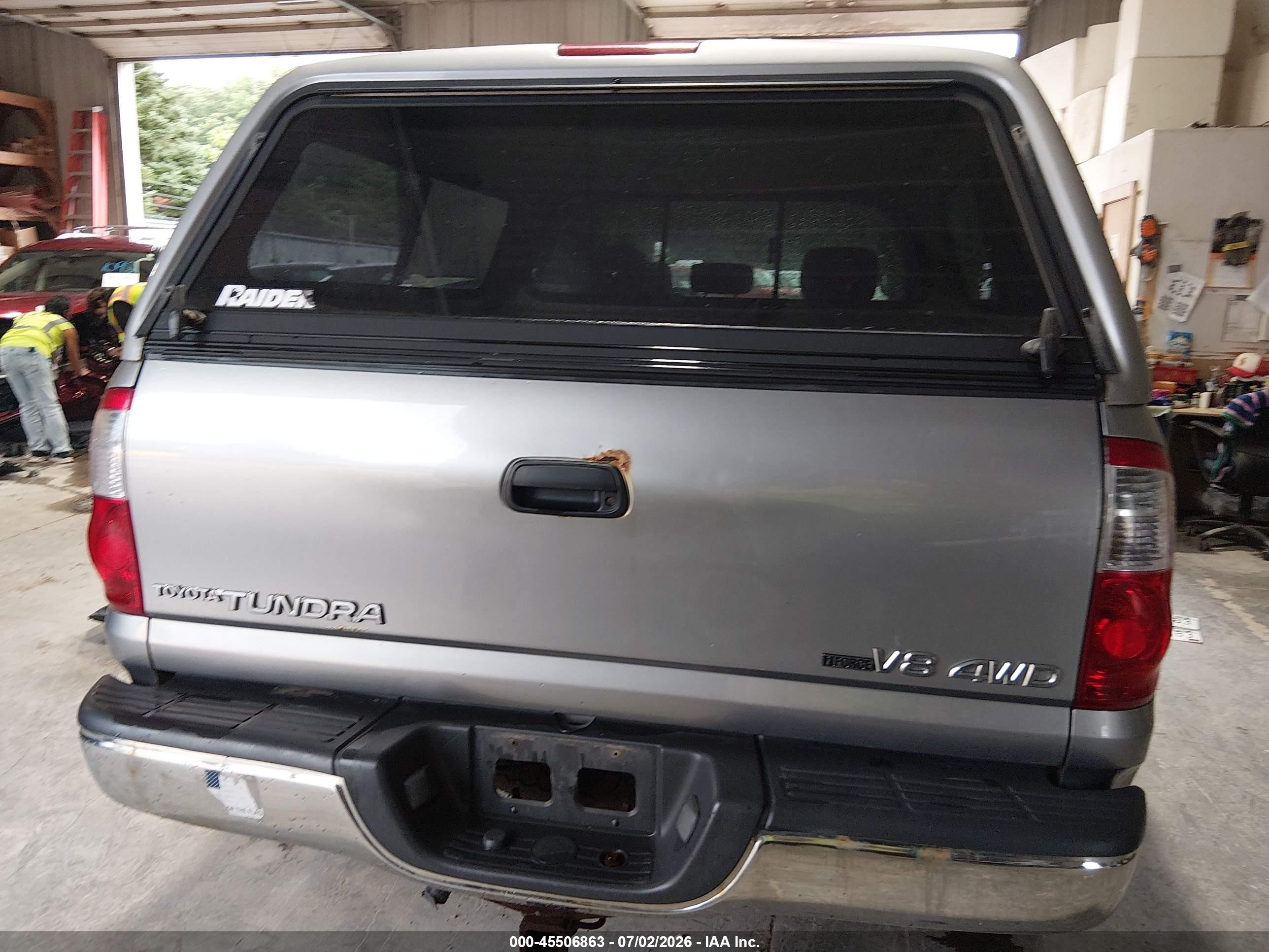2005 Toyota Tundra Sr5 V8 Silver vin: 5TBDT44185S467635