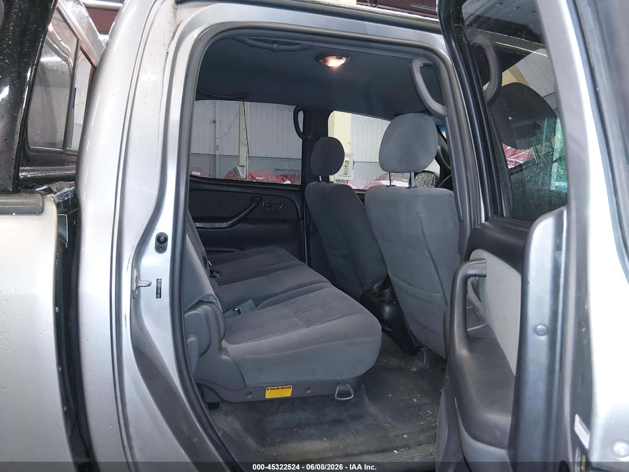 2006 Toyota Tundra Sr5 V8 Silver vin: 5TBDT44186S512624