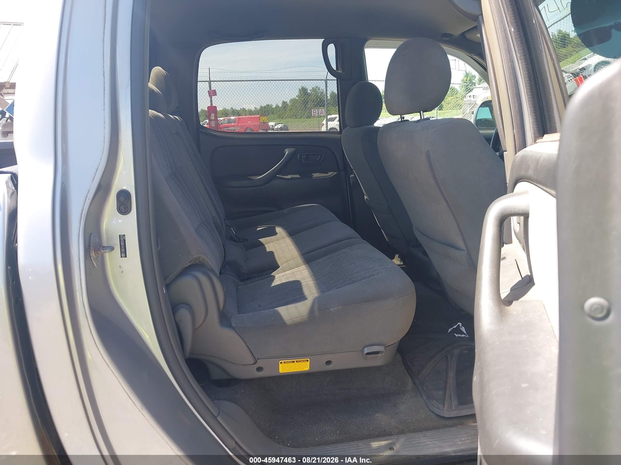 2006 Toyota Tundra Sr5 V8 Silver vin: 5TBDT44186S540939