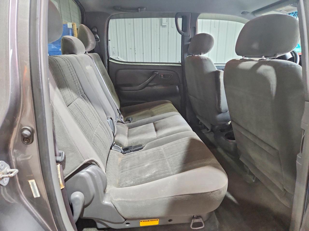 2004 Toyota Tundra Sr5 Gray vin: 5TBDT44194S444587