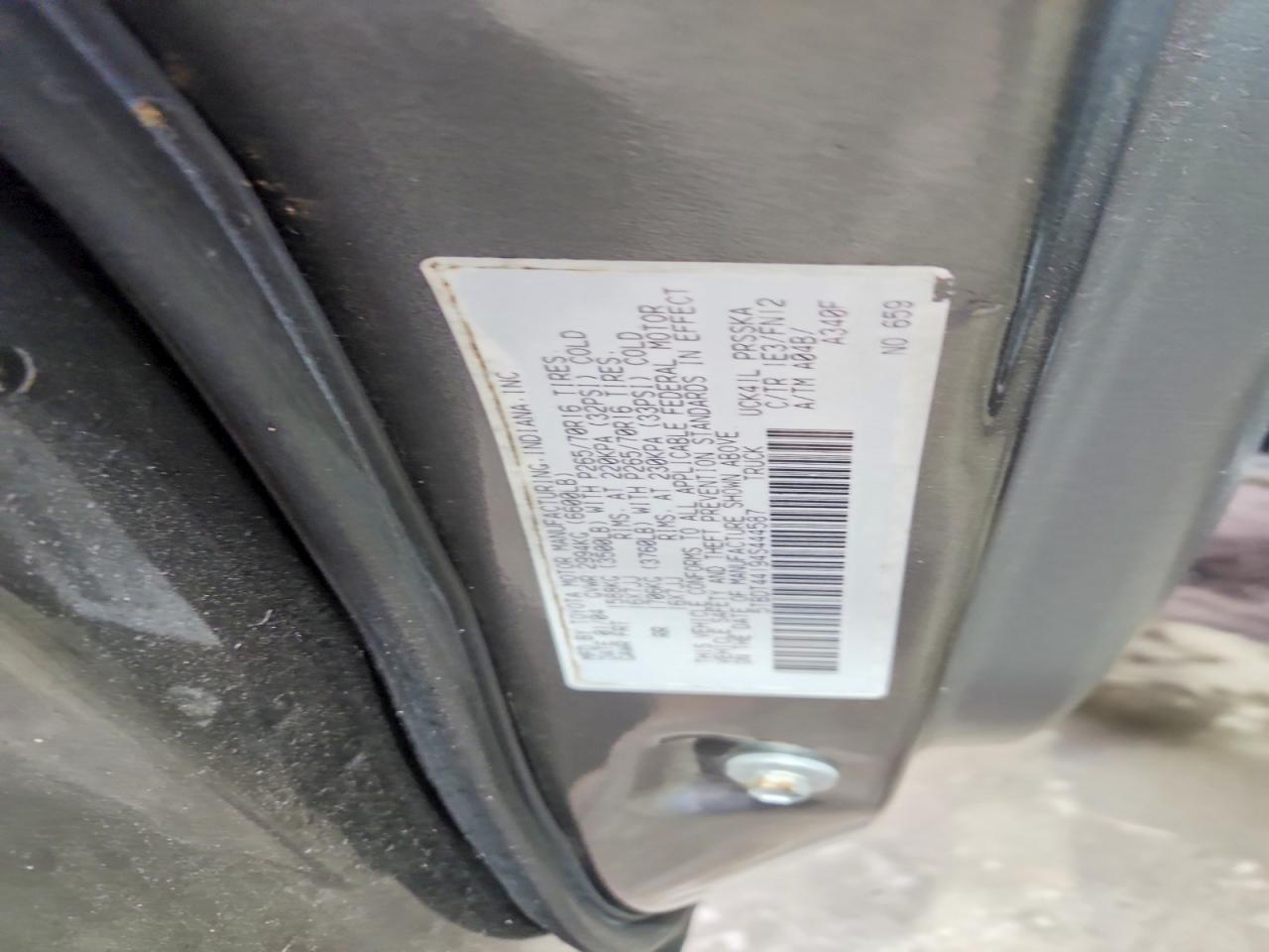 2004 Toyota Tundra Sr5 Gray vin: 5TBDT44194S444587