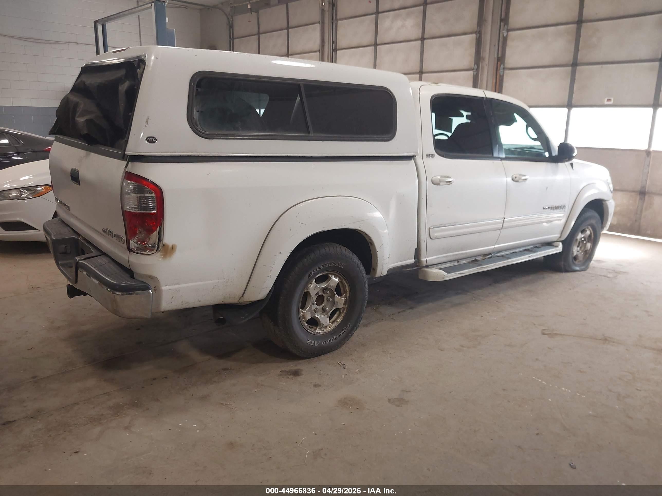 2004 Toyota Tundra Sr5 V8 White vin: 5TBDT44194S464791